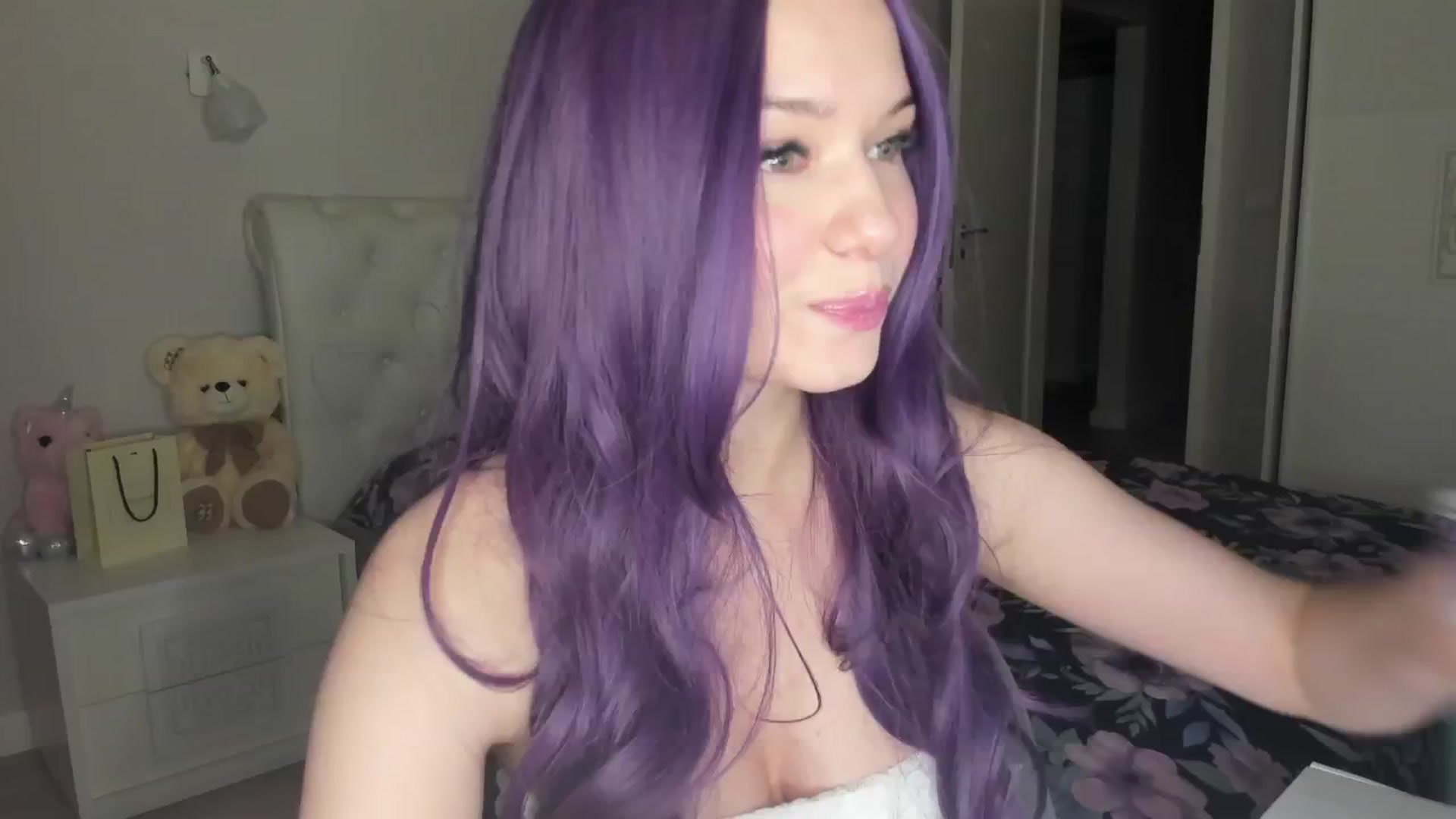 Gallery image thumbnail from Angieerosee's myfreecams stream on, 04/26/2025, 20:17 image 7 of 20