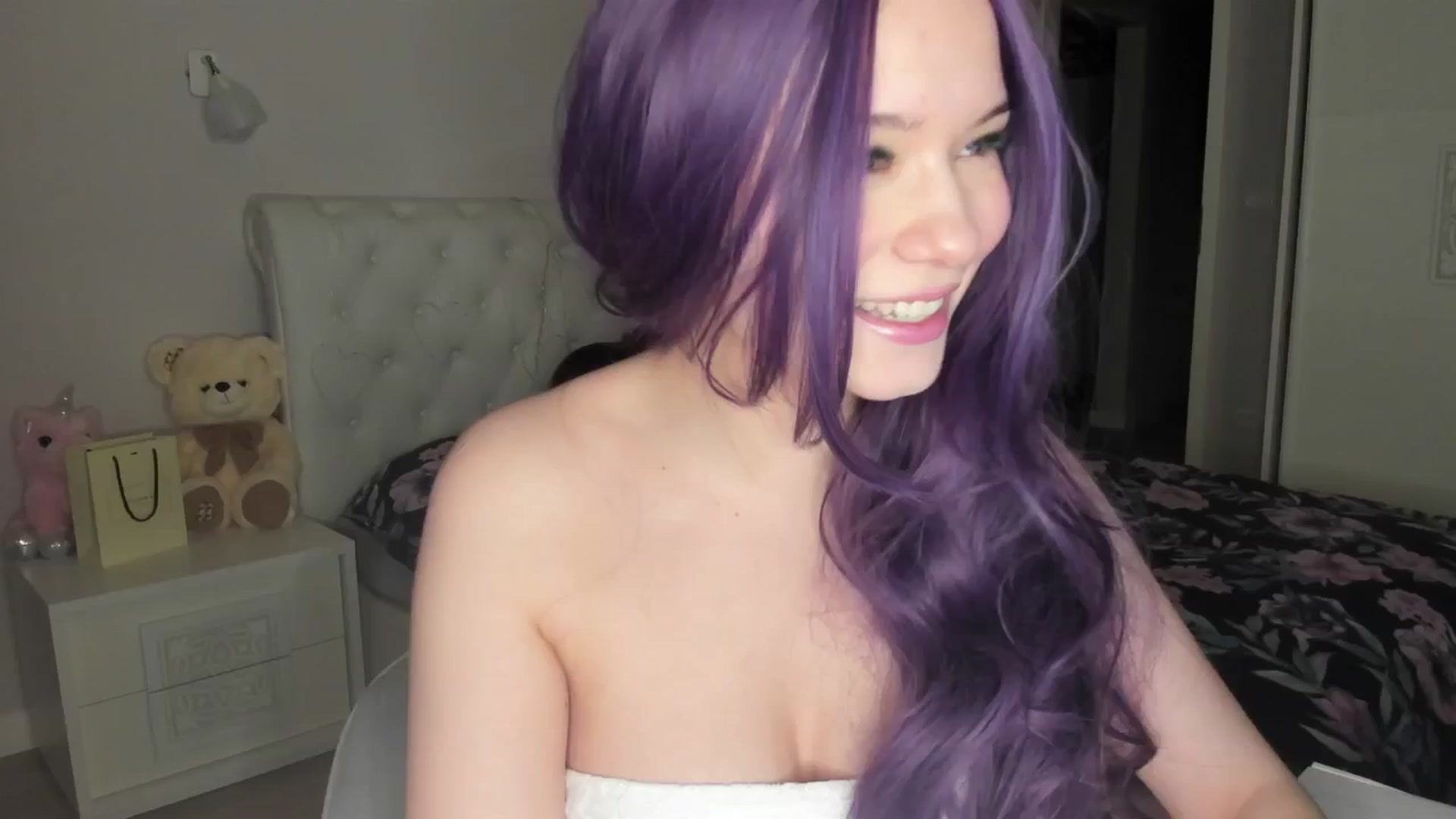 Gallery image thumbnail from Angieerosee's myfreecams stream on, 04/26/2025, 20:17 image 4 of 20