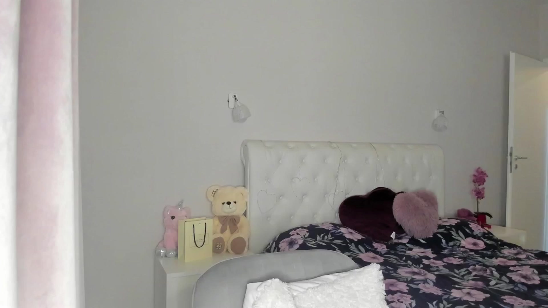 Gallery image thumbnail from Angieerosee's myfreecams stream on, 04/26/2025, 20:17 image 16 of 20