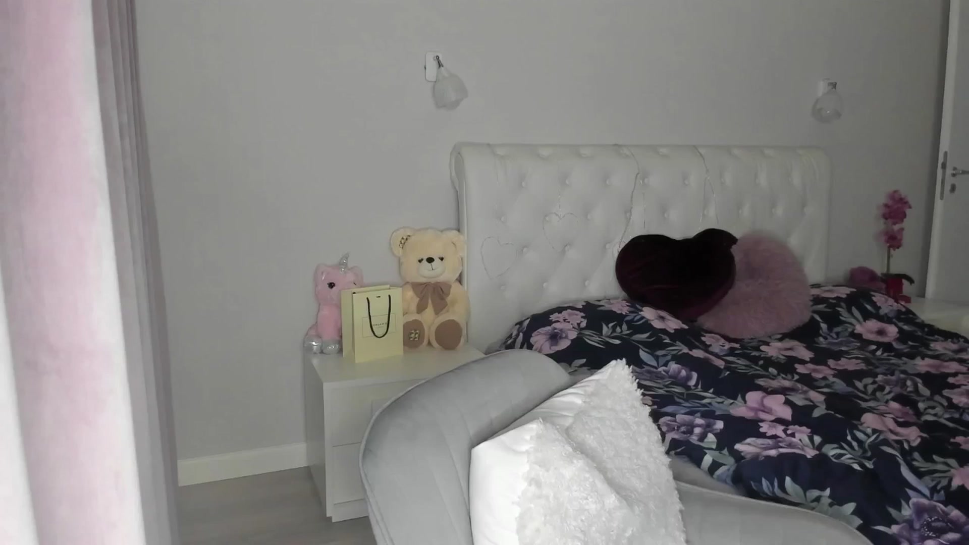 Gallery image thumbnail from Angieerosee's myfreecams stream on, 04/26/2025, 22:05 image 11 of 20