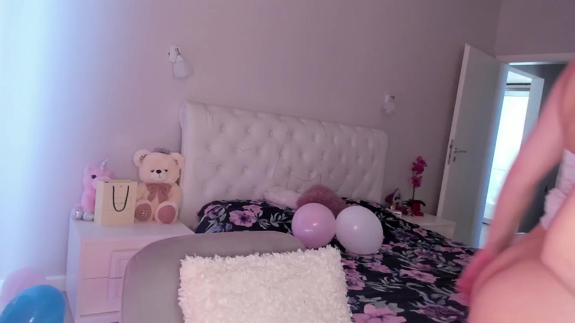 Gallery image thumbnail from Angieerosee's myfreecams stream on, 04/29/2025, 16:54 image 1 of 20