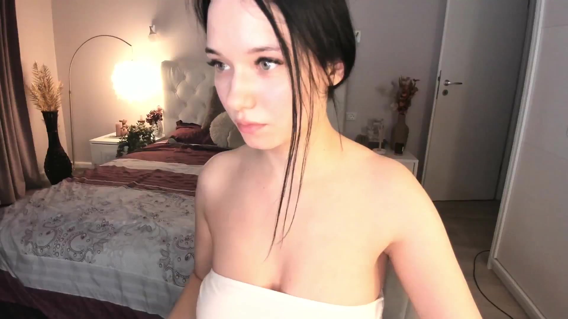 Gallery image thumbnail from Angieerosee's myfreecams stream on, 07/09/2025, 20:33 image 16 of 20