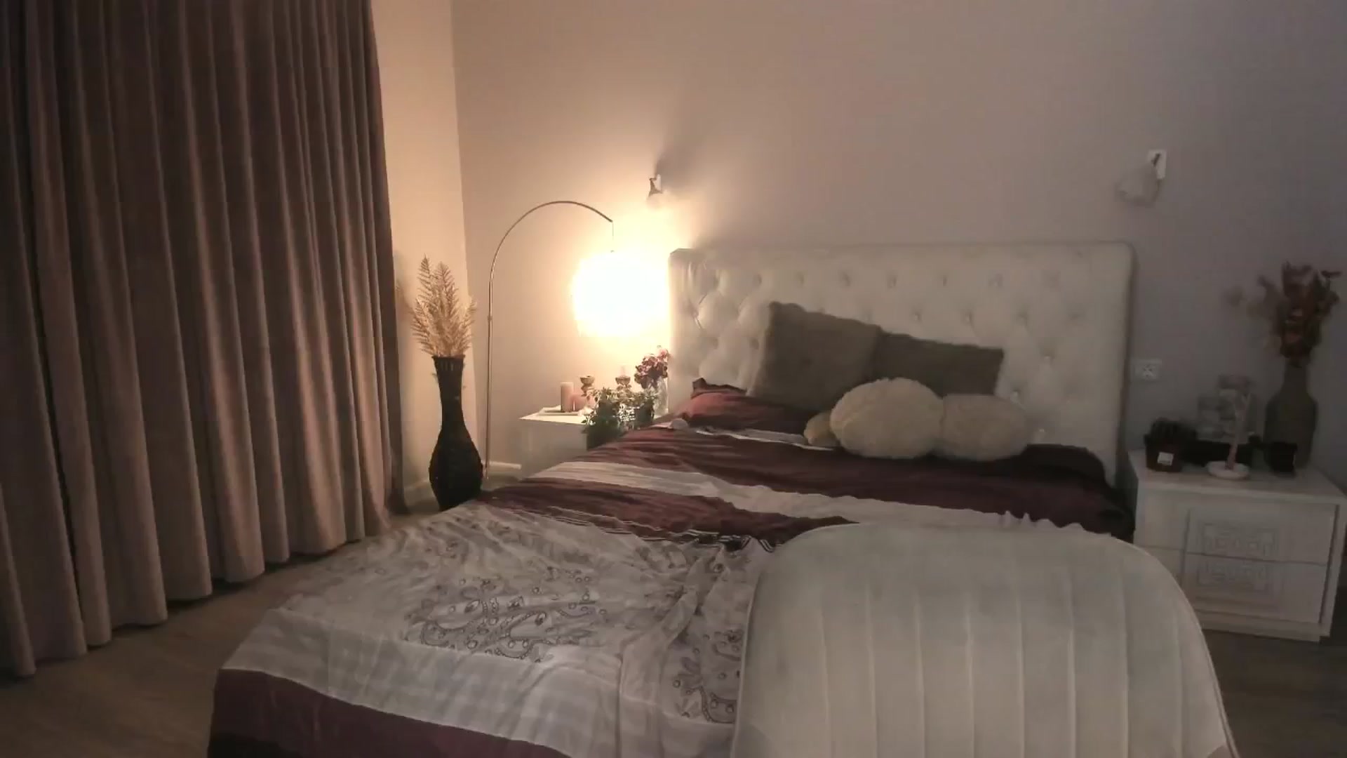 Gallery image thumbnail from Angieerosee's myfreecams stream on, 07/15/2025, 23:19 image 3 of 20