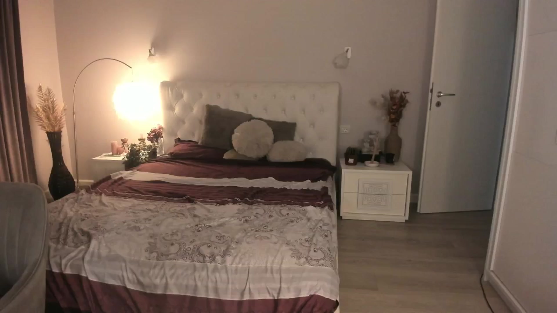 Gallery image thumbnail from Angieerosee's myfreecams stream on, 07/18/2025, 20:23 image 3 of 20
