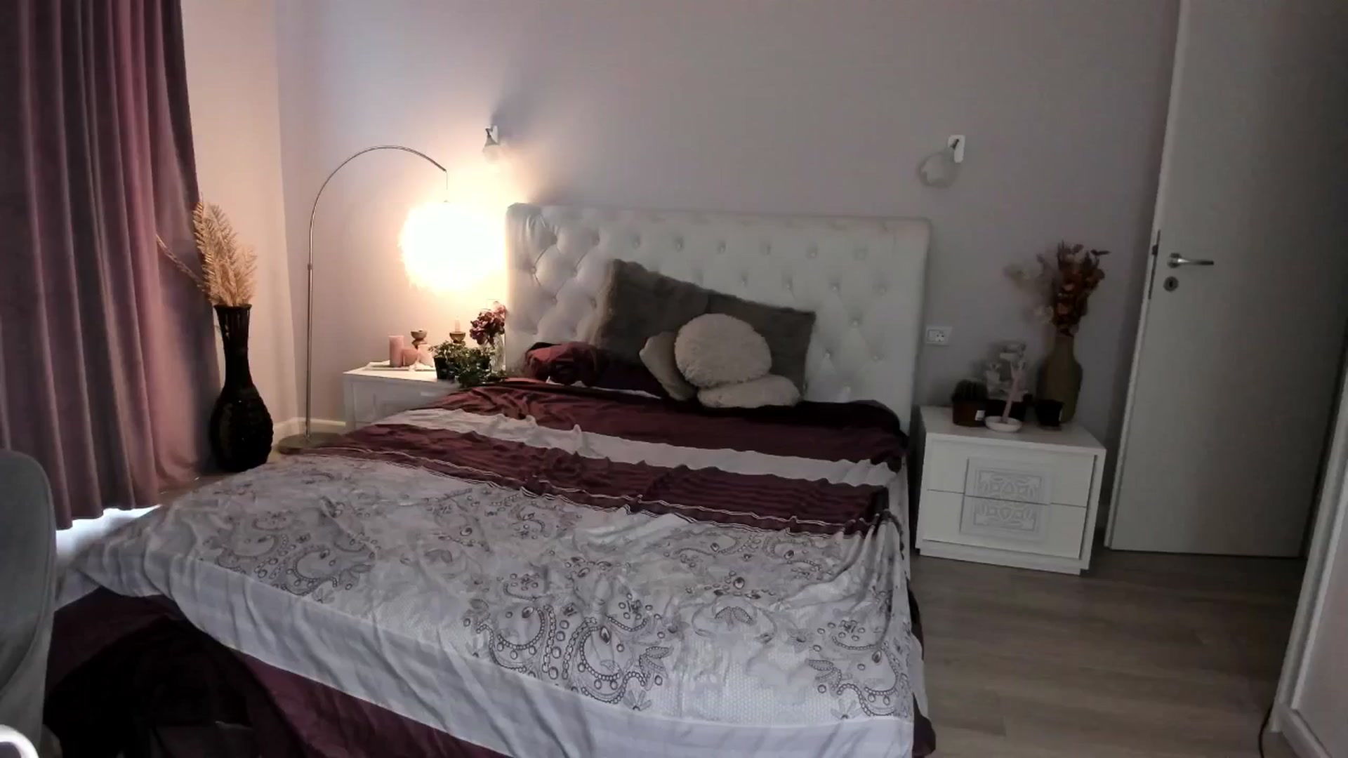 Gallery image thumbnail from Angieerosee's myfreecams stream on, 07/28/2025, 17:20 image 15 of 20