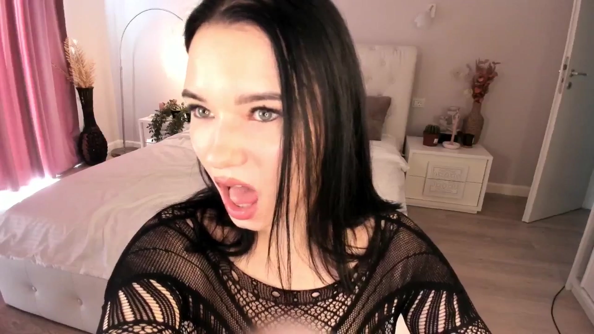 Gallery image thumbnail from Angieerosee's myfreecams stream on, 08/02/2025, 15:08 image 16 of 20