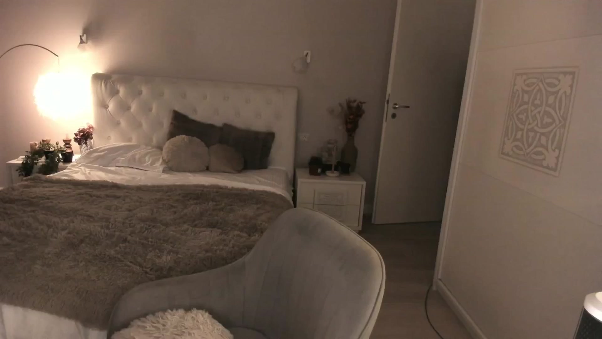 Gallery image thumbnail from Angieerosee's myfreecams stream on, 08/06/2025, 24:11 image 2 of 20