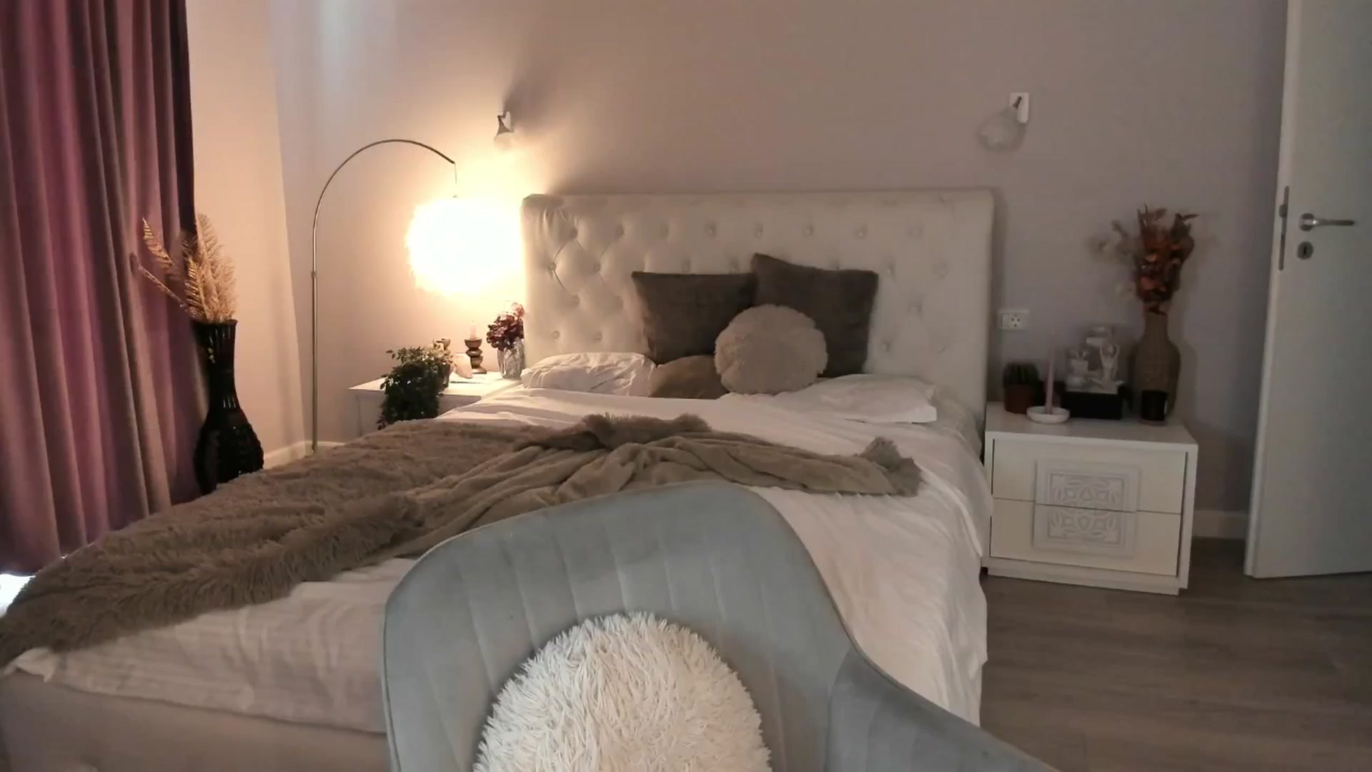 Gallery image thumbnail from Angieerosee's myfreecams stream on, 08/13/2025, 04:53 image 6 of 20