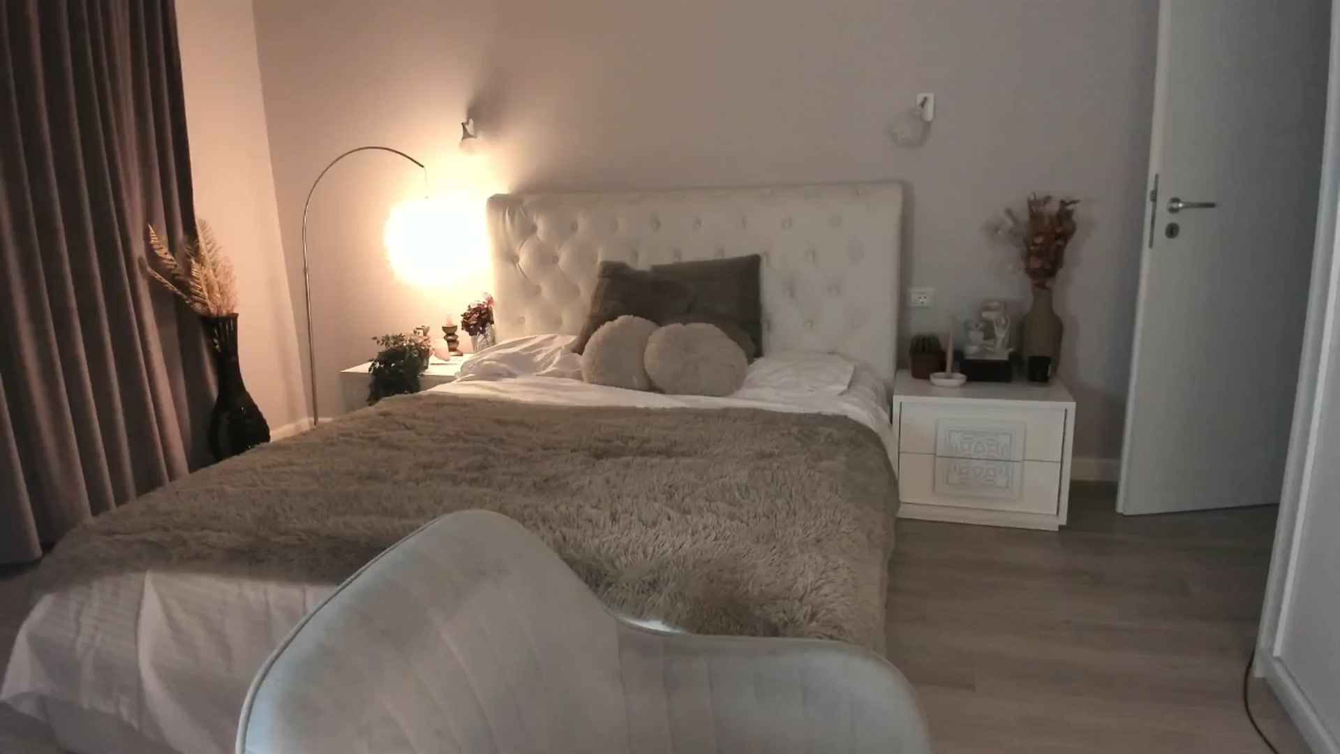 Gallery image thumbnail from Angieerosee's myfreecams stream on, 08/13/2025, 22:13 image 2 of 20