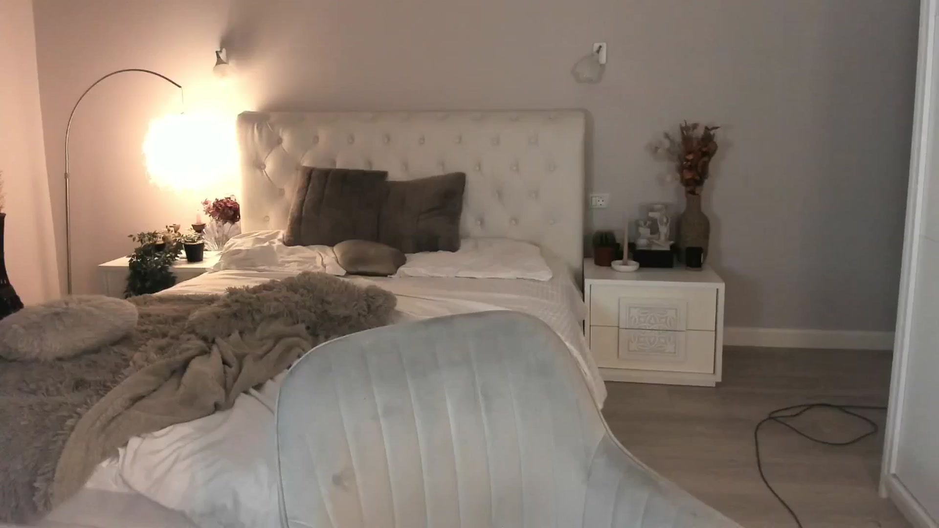 Gallery image thumbnail from Angieerosee's myfreecams stream on, 08/22/2025, 24:29 image 14 of 20