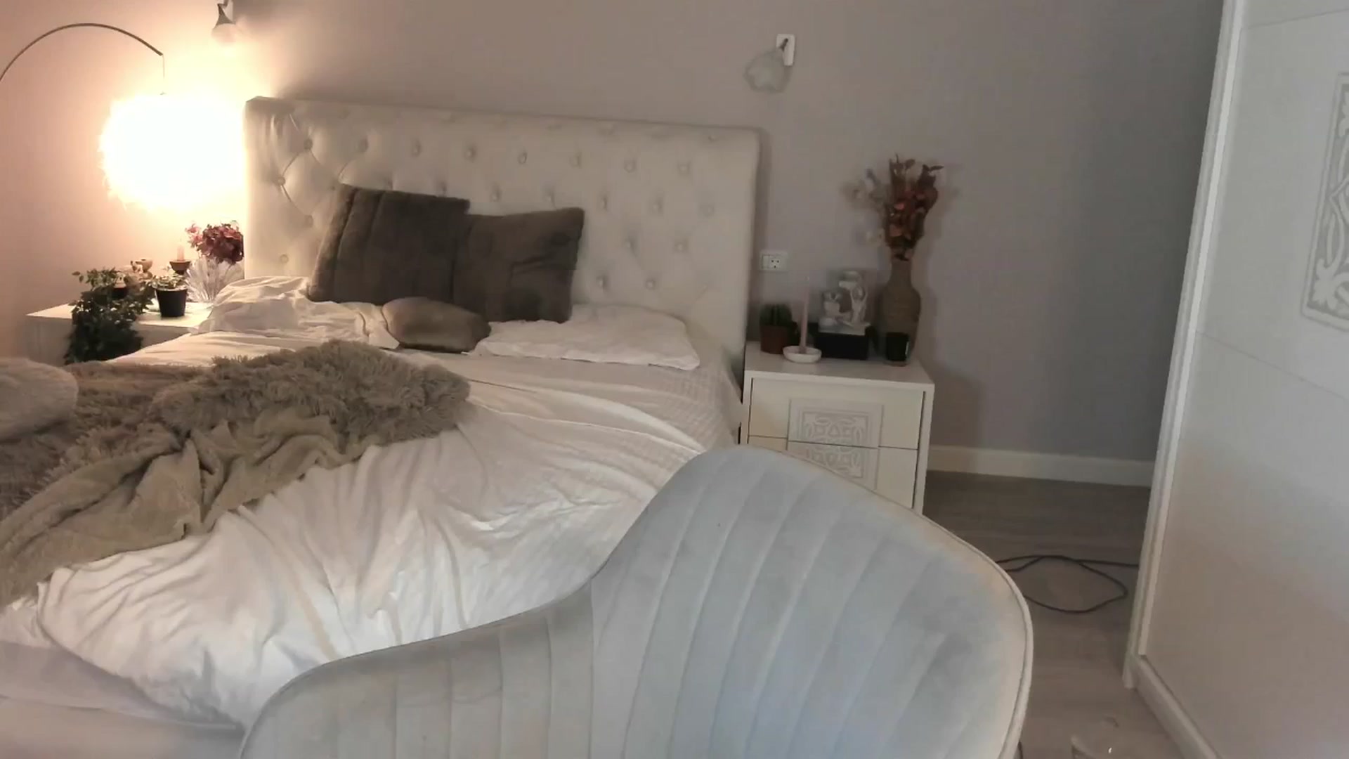 Gallery image thumbnail from Angieerosee's myfreecams stream on, 08/22/2025, 24:29 image 18 of 20