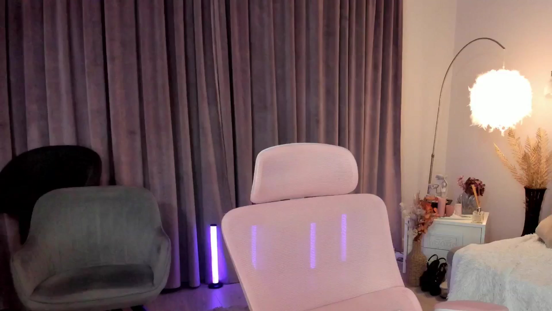 Gallery image thumbnail from Angieerosee's myfreecams stream on, 09/16/2025, 23:28 image 16 of 20