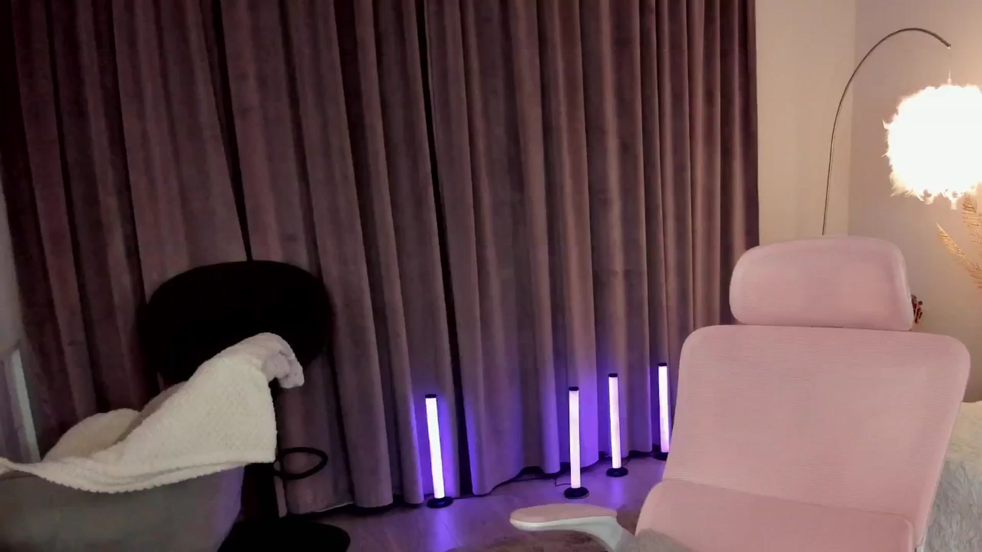 Gallery image thumbnail from Angieerosee's myfreecams stream on, 09/20/2025, 23:10 image 20 of 20