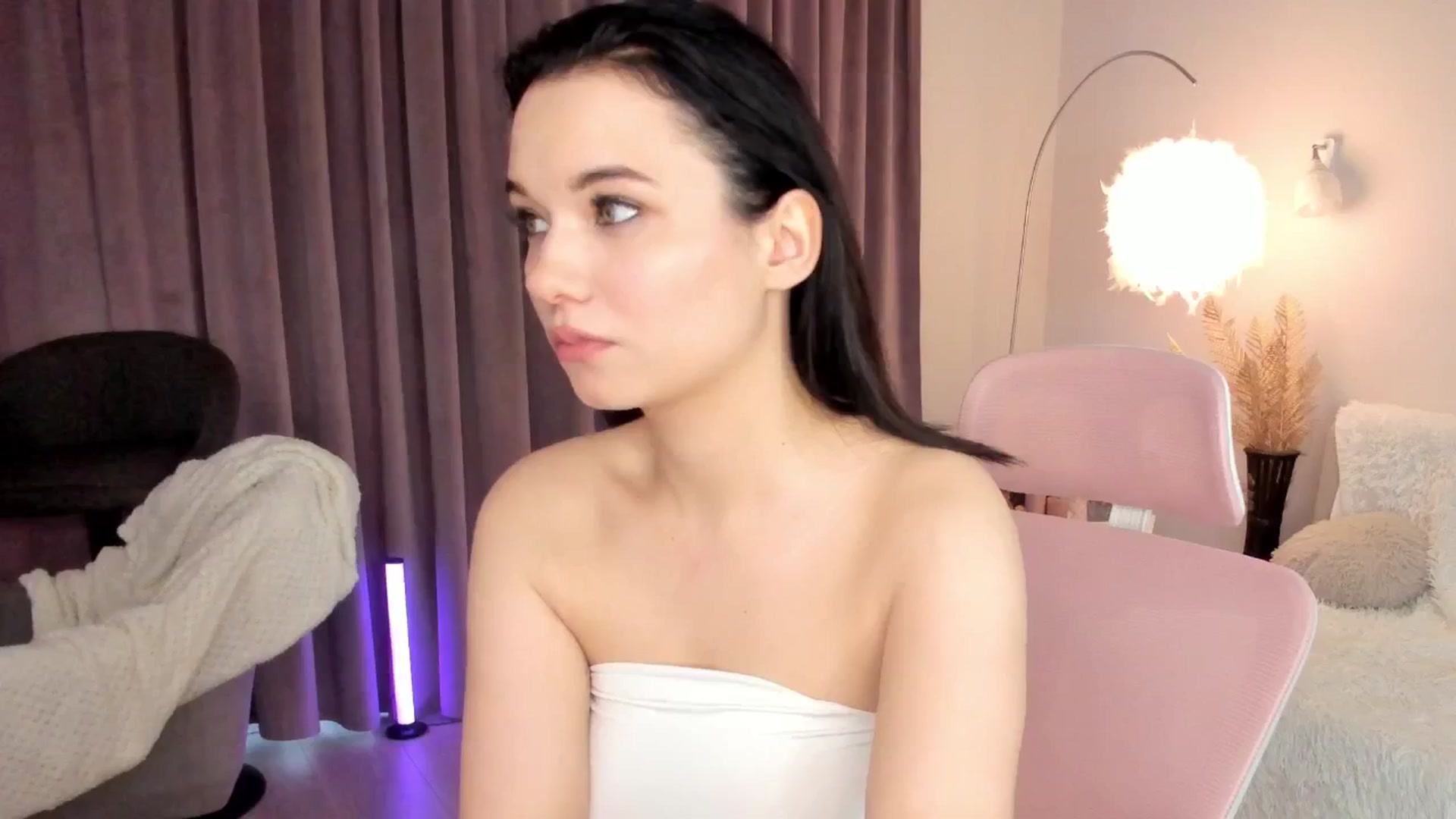 Gallery image thumbnail from Angieerosee's myfreecams stream on, 09/23/2025, 04:46 image 17 of 20