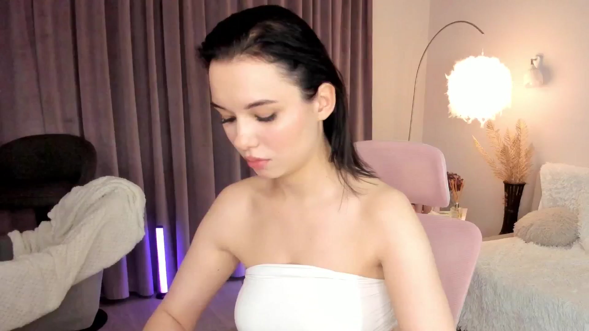 Gallery image thumbnail from Angieerosee's myfreecams stream on, 09/23/2025, 04:46 image 9 of 20