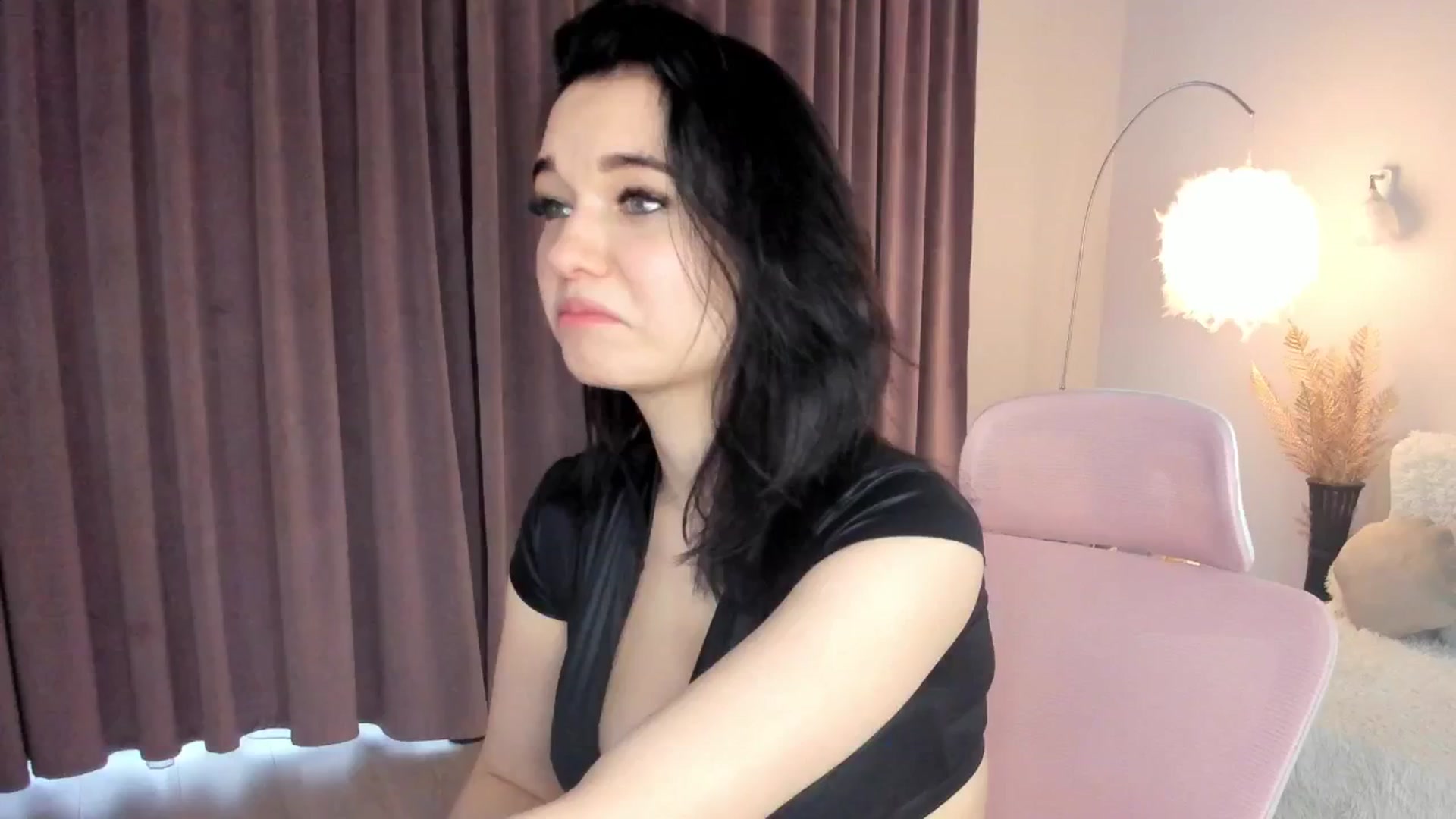 Gallery image thumbnail from Angieerosee's myfreecams stream on, 10/04/2025, 06:39 image 17 of 20