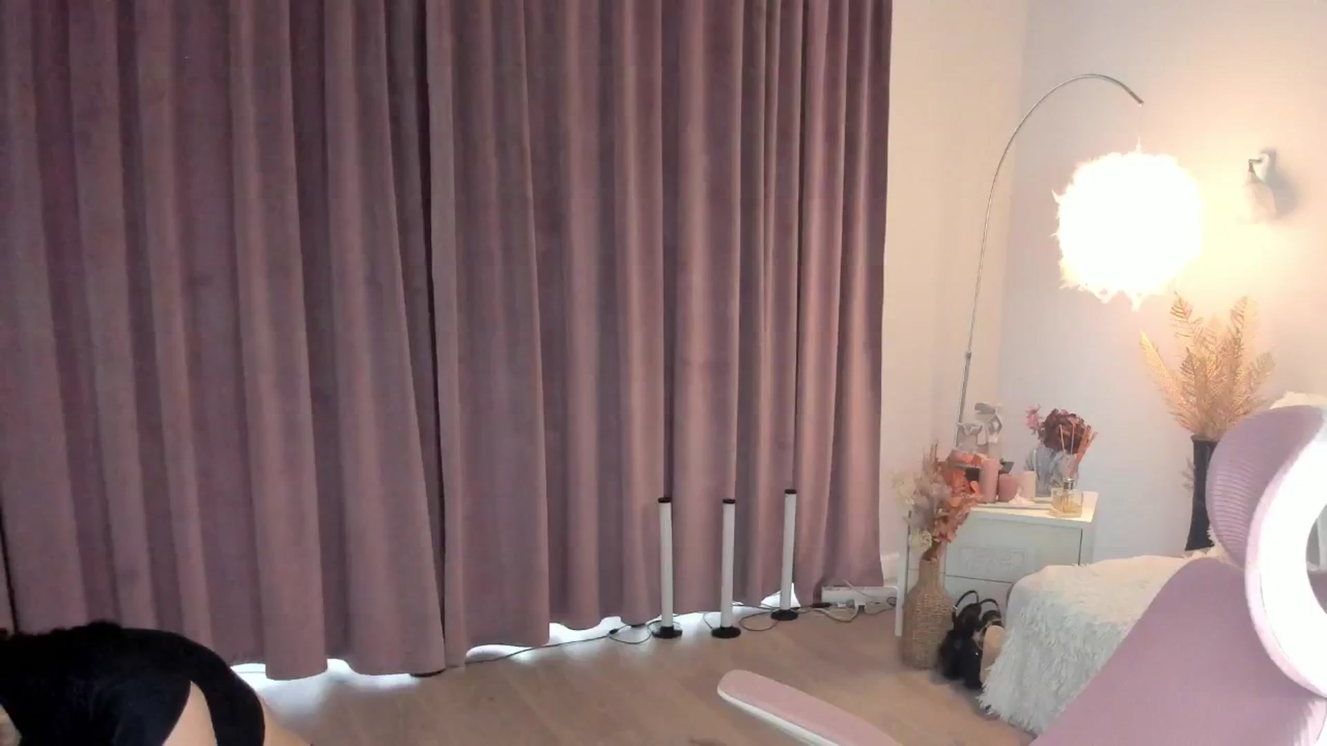 Gallery image thumbnail from Angieerosee's myfreecams stream on, 10/04/2025, 06:39 image 20 of 20
