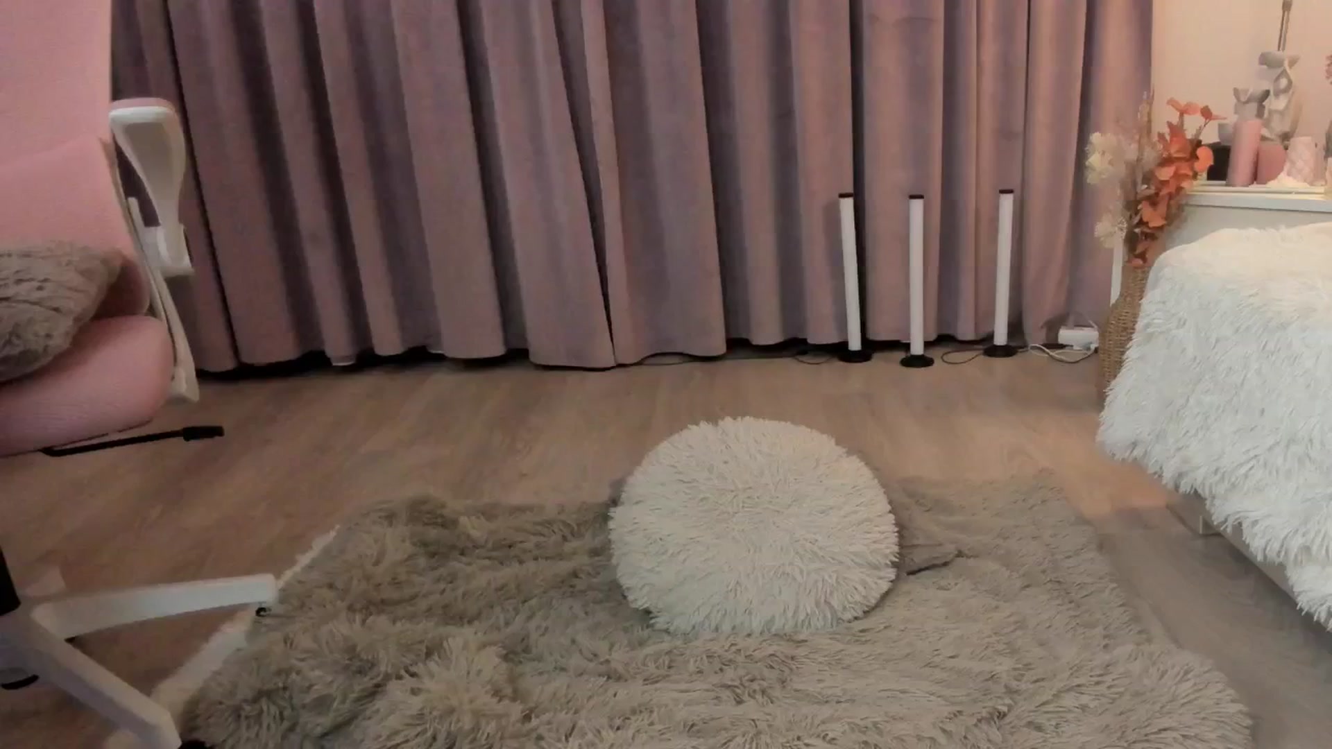 Gallery image thumbnail from Angieerosee's myfreecams stream on, 10/05/2025, 02:45 image 14 of 20