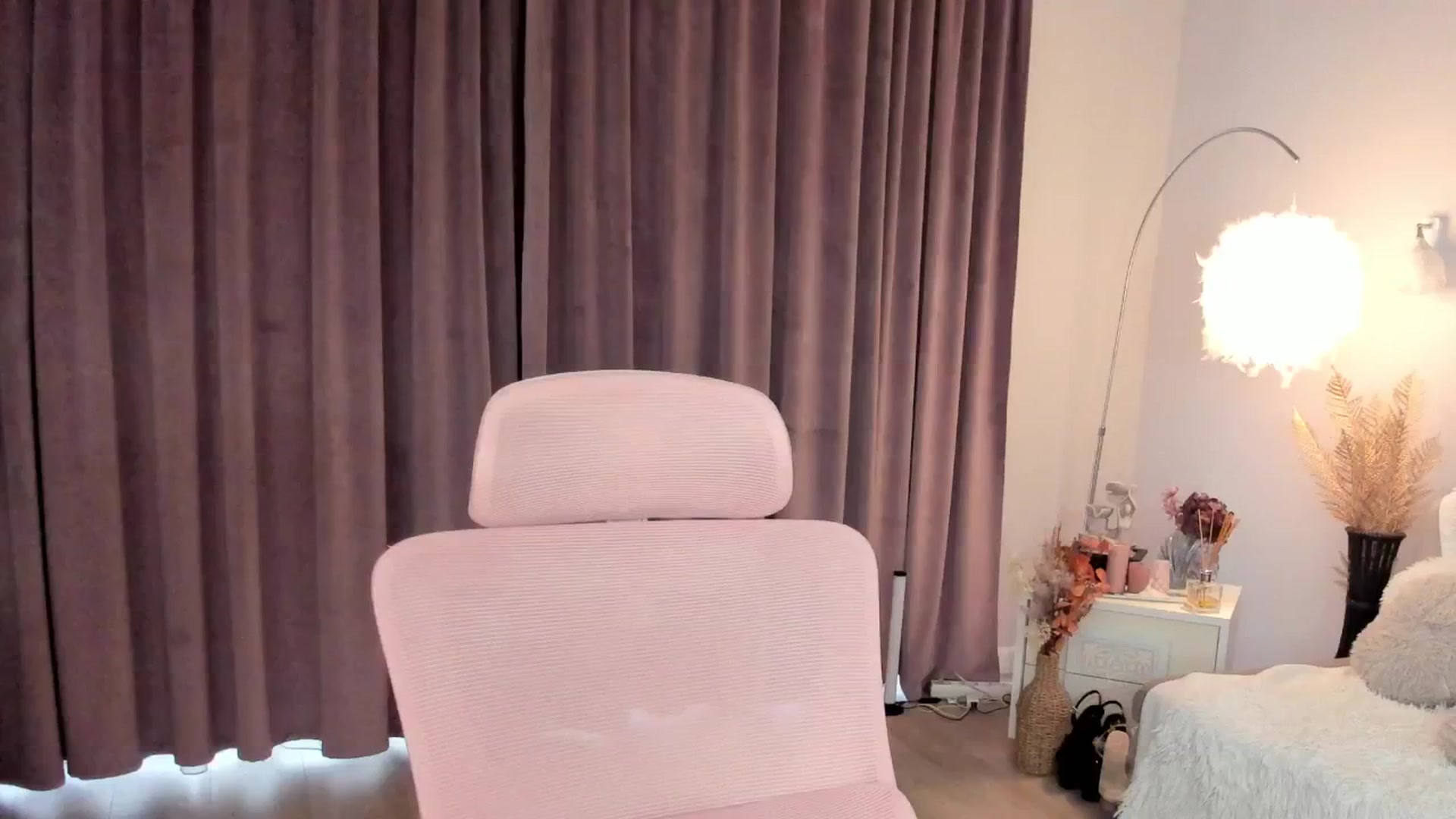 Gallery image thumbnail from Angieerosee's myfreecams stream on, 10/05/2025, 05:48 image 17 of 20