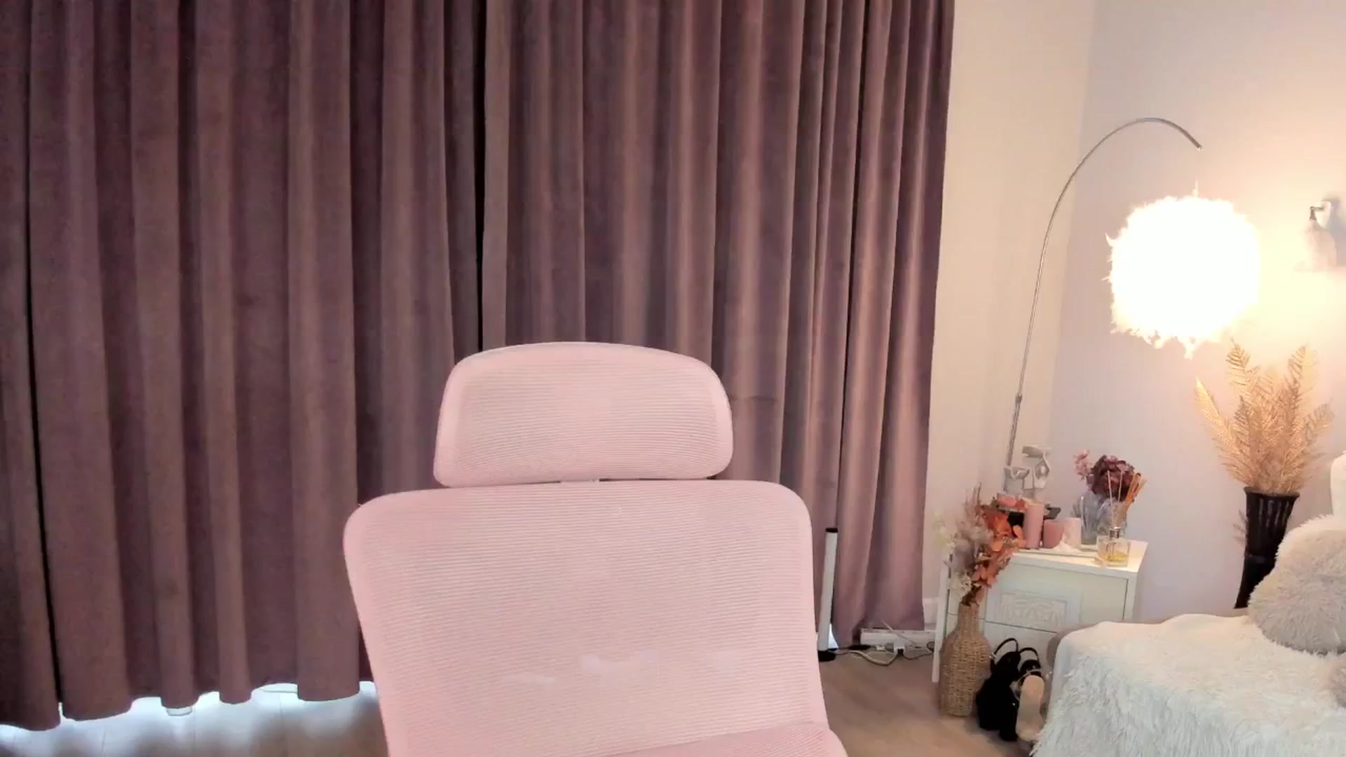 Gallery image thumbnail from Angieerosee's myfreecams stream on, 10/05/2025, 05:48 image 19 of 20