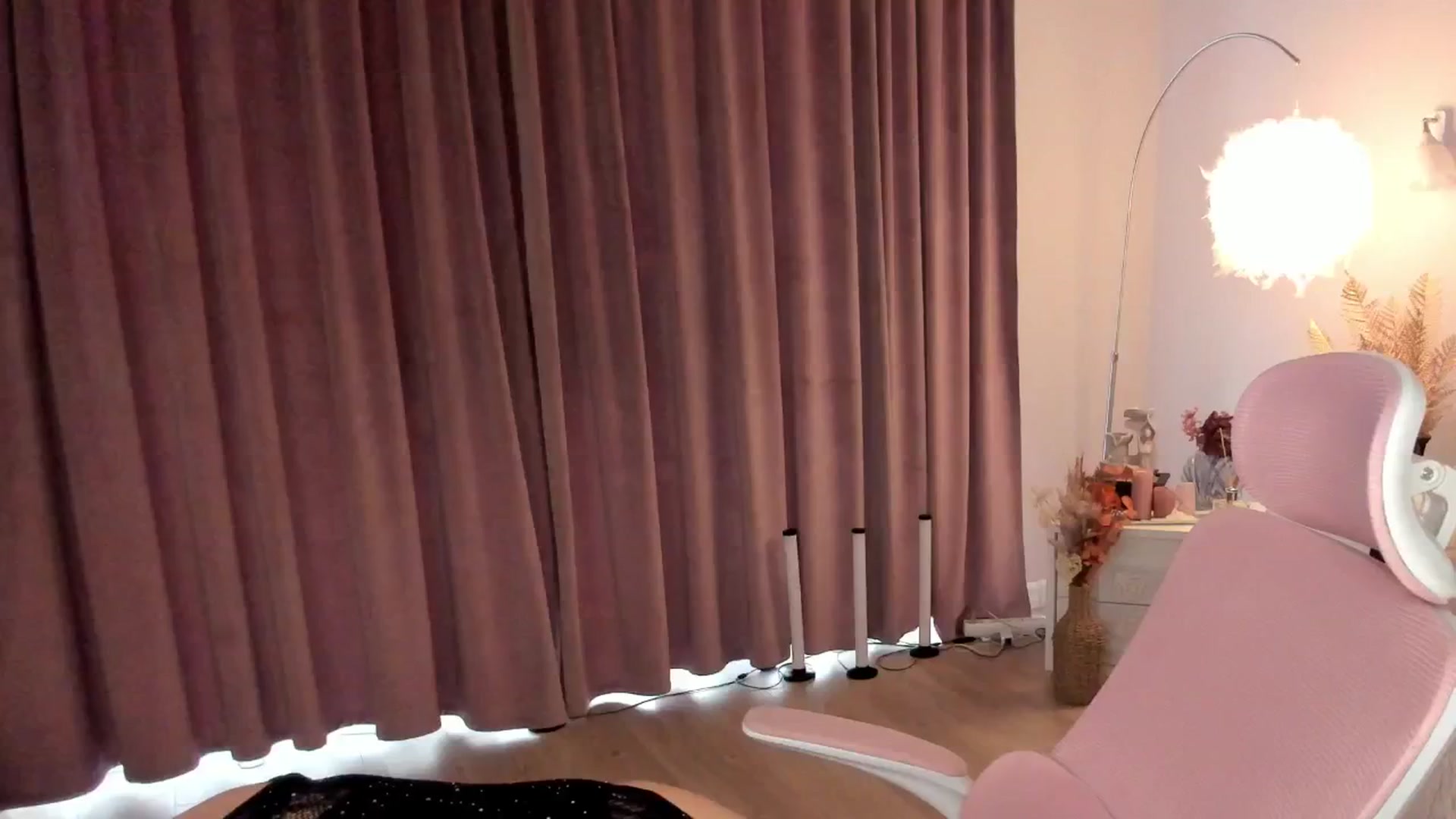Gallery image thumbnail from Angieerosee's myfreecams stream on, 10/06/2025, 15:32 image 15 of 20