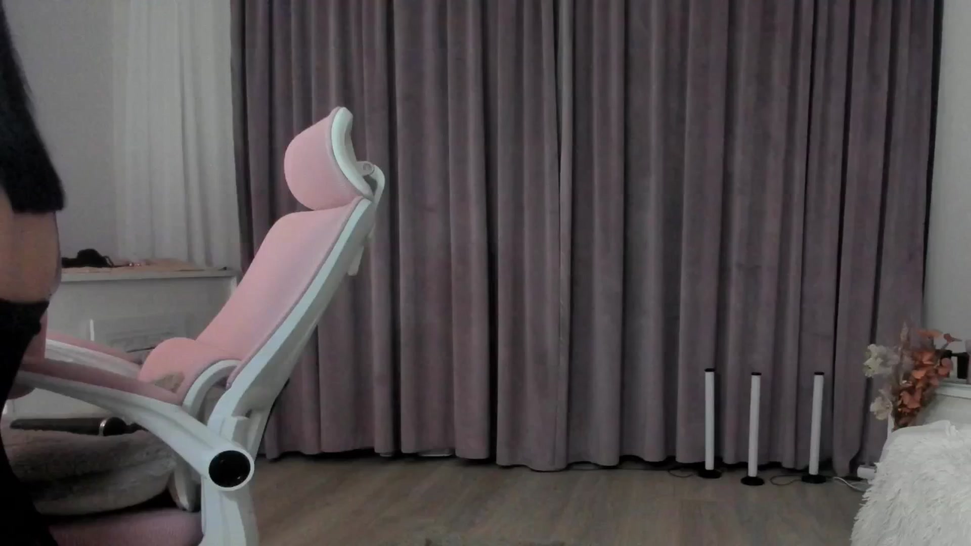Gallery image thumbnail from Angieerosee's myfreecams stream on, 10/09/2025, 17:07 image 7 of 20