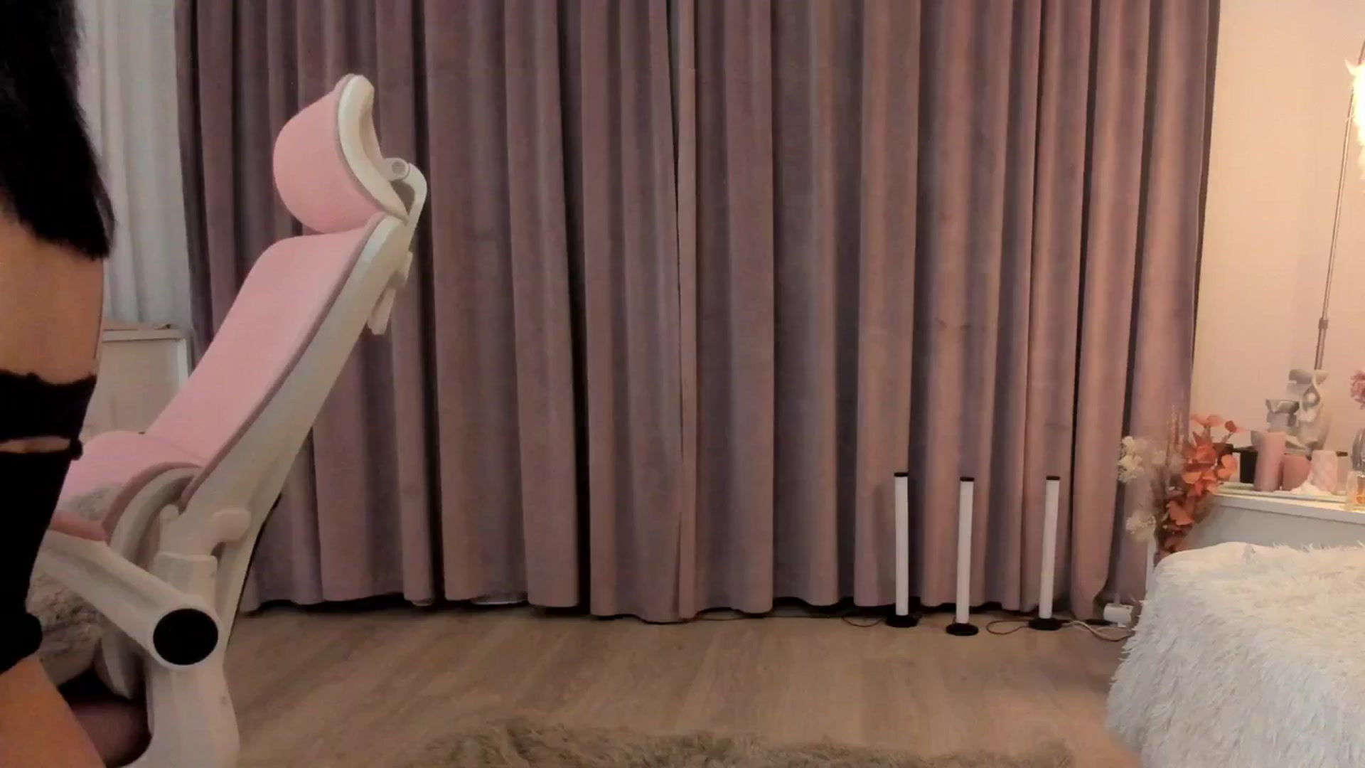 Gallery image thumbnail from Angieerosee's myfreecams stream on, 10/09/2025, 17:07 image 17 of 20