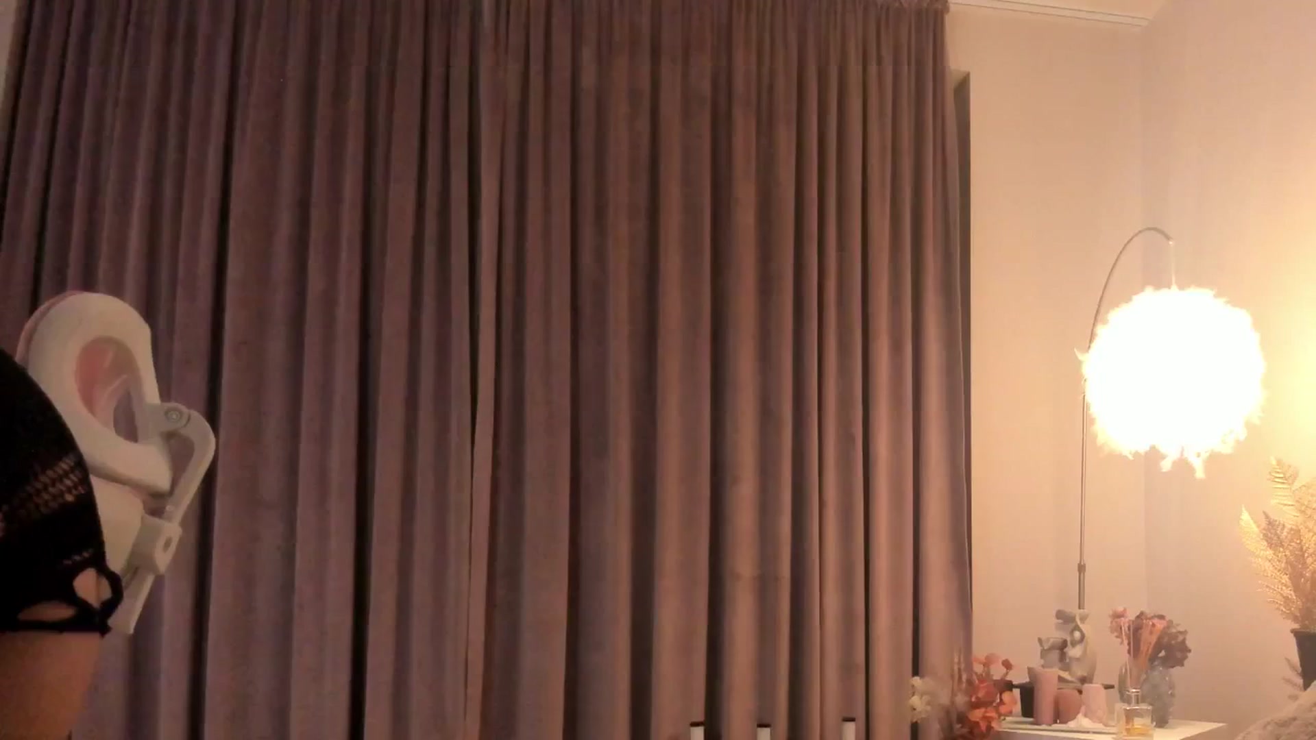 Gallery image thumbnail from Angieerosee's myfreecams stream on, 10/10/2025, 16:54 image 19 of 20
