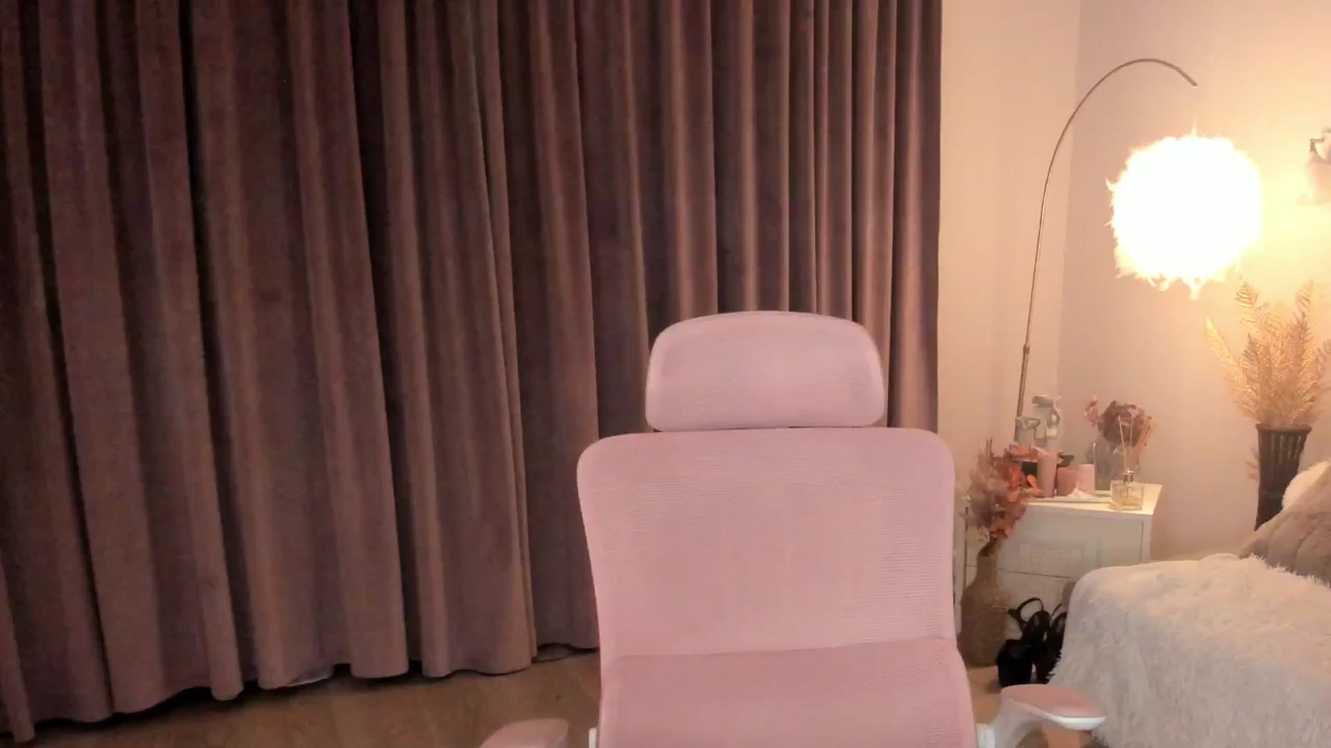 Gallery image thumbnail from Angieerosee's myfreecams stream on, 10/10/2025, 20:48 image 11 of 20