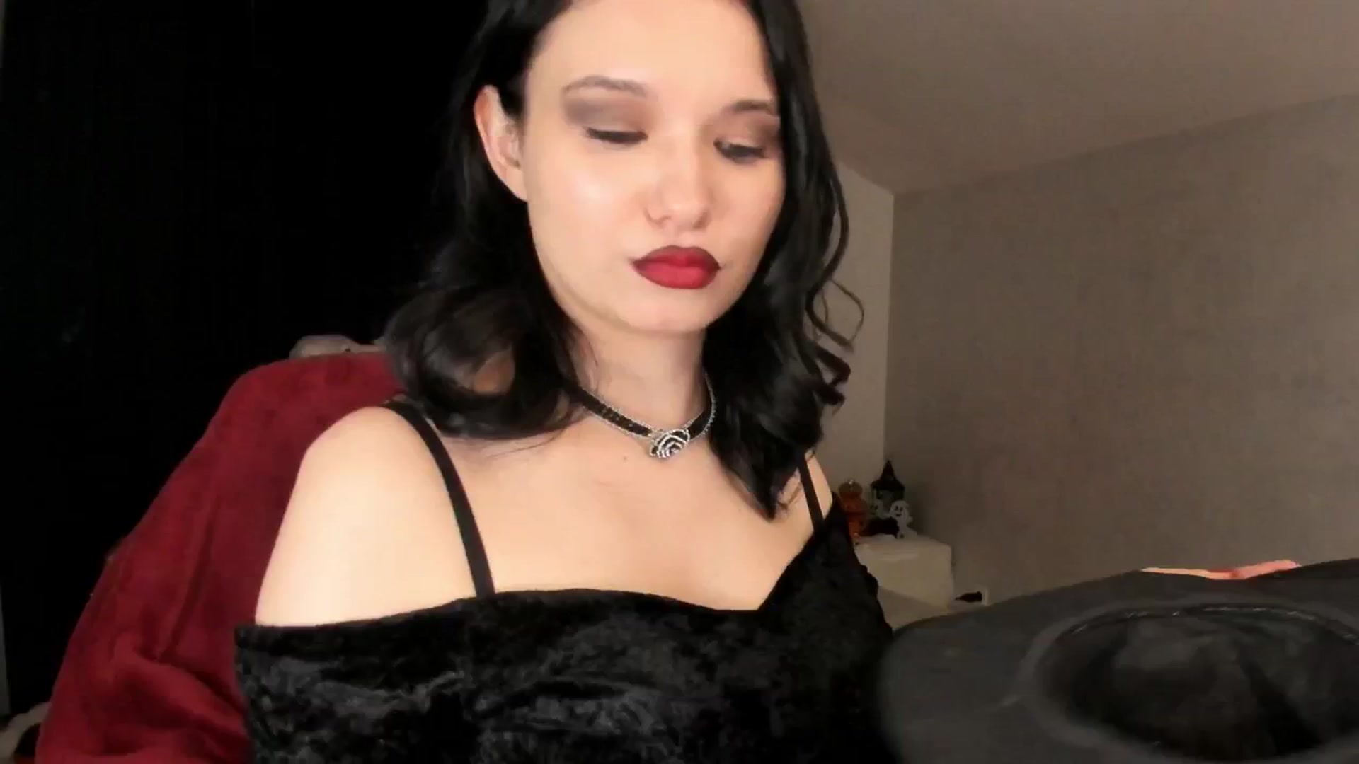 Gallery image thumbnail from Angieerosee's myfreecams stream on, 10/31/2025, 23:52 image 14 of 20
