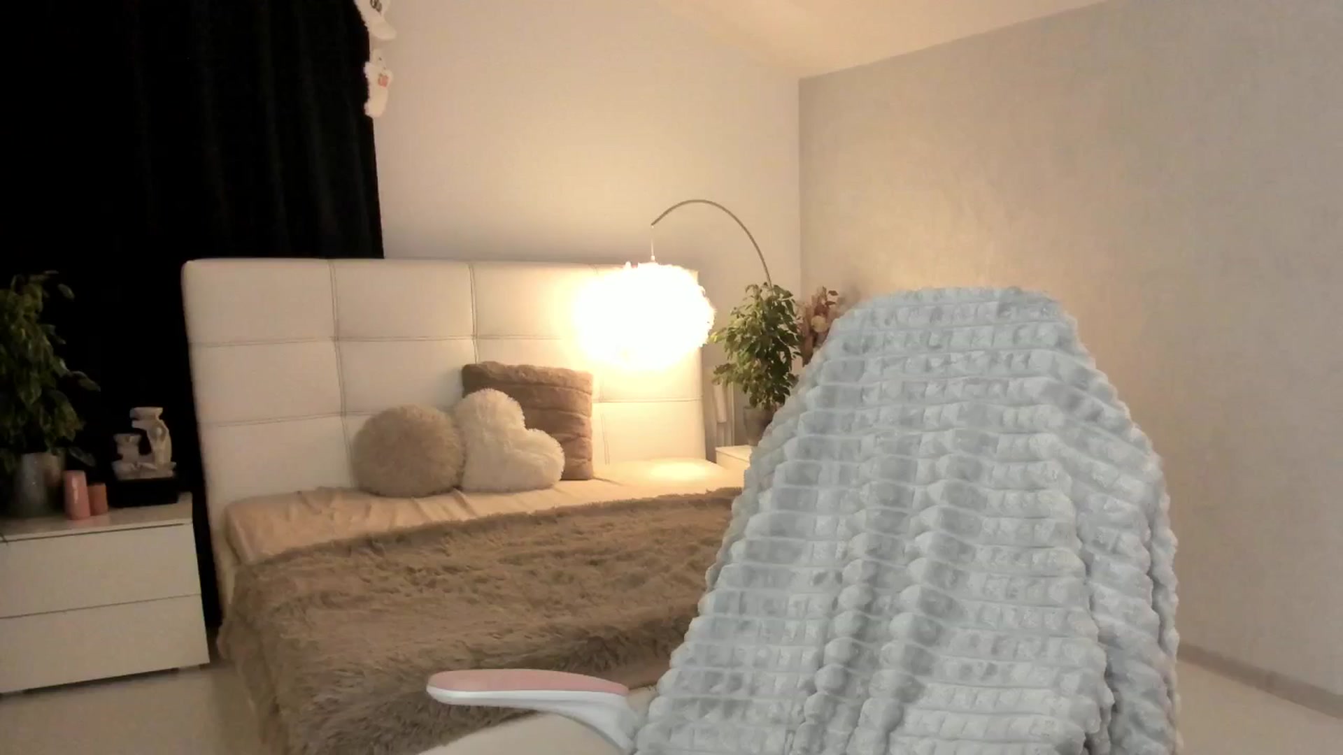 Gallery image thumbnail from Angieerosee's myfreecams stream on, 11/06/2025, 17:39 image 8 of 20