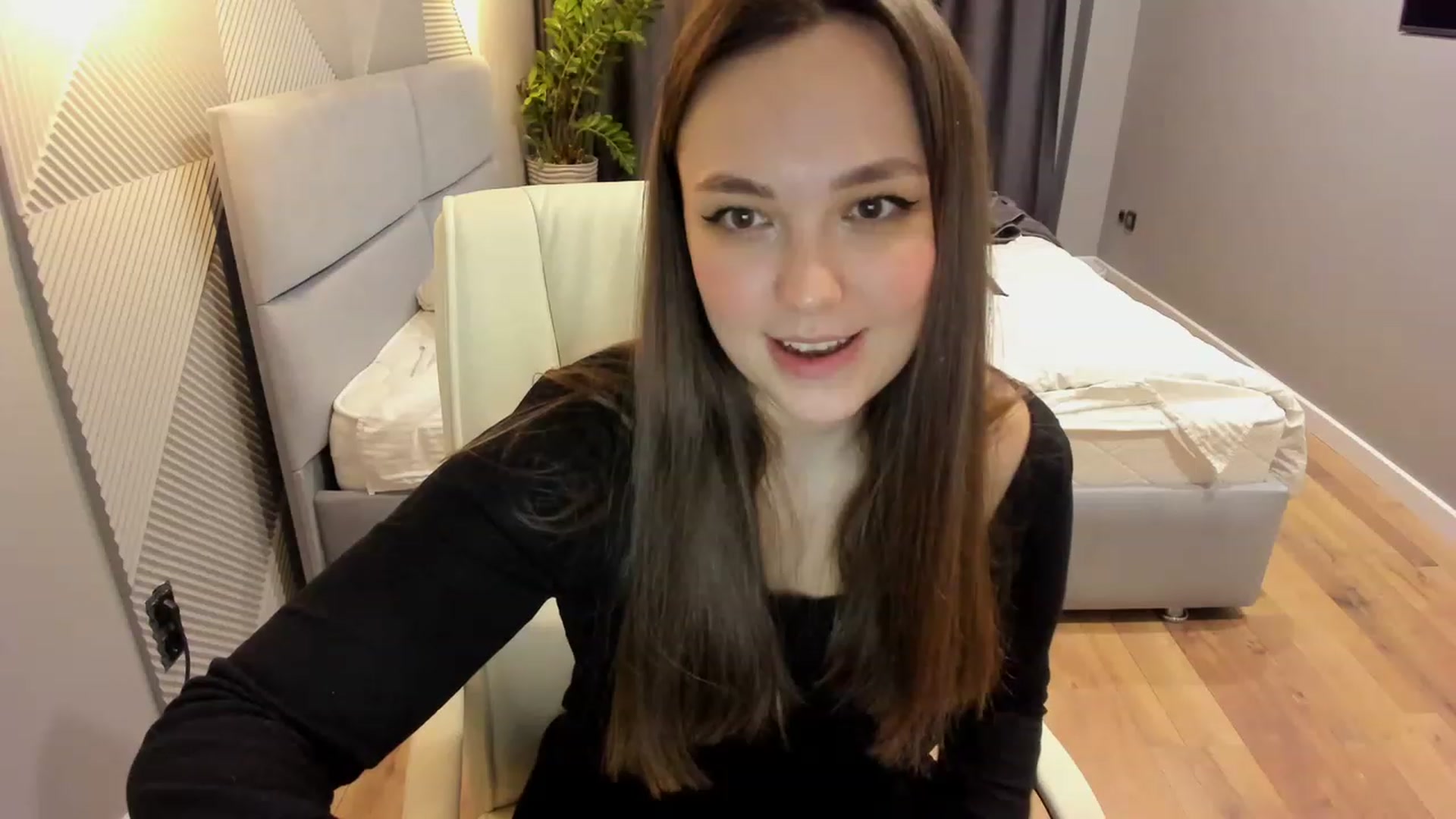 Gallery image thumbnail from AngryKat's myfreecams stream on, 04/01/2023, 21:17 image 2 of 20