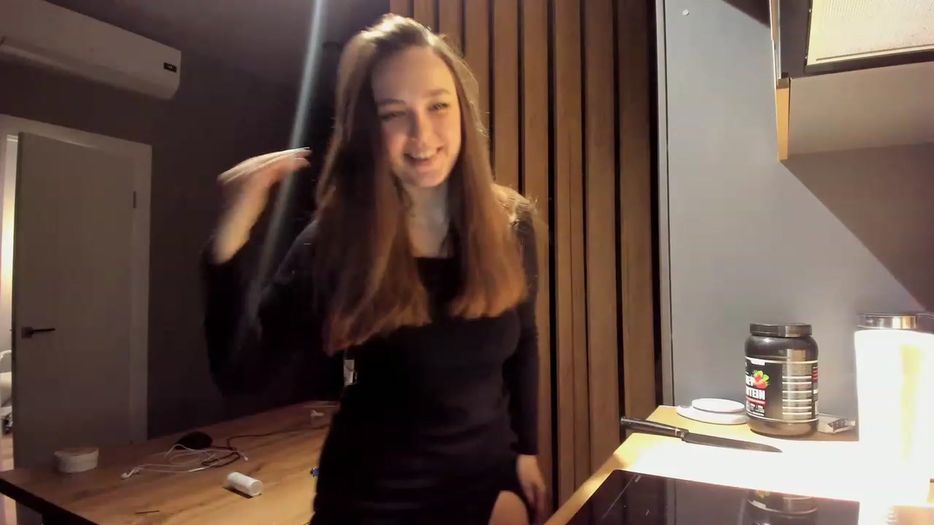 Gallery image thumbnail from AngryKat's myfreecams stream on, 04/01/2023, 21:17 image 19 of 20