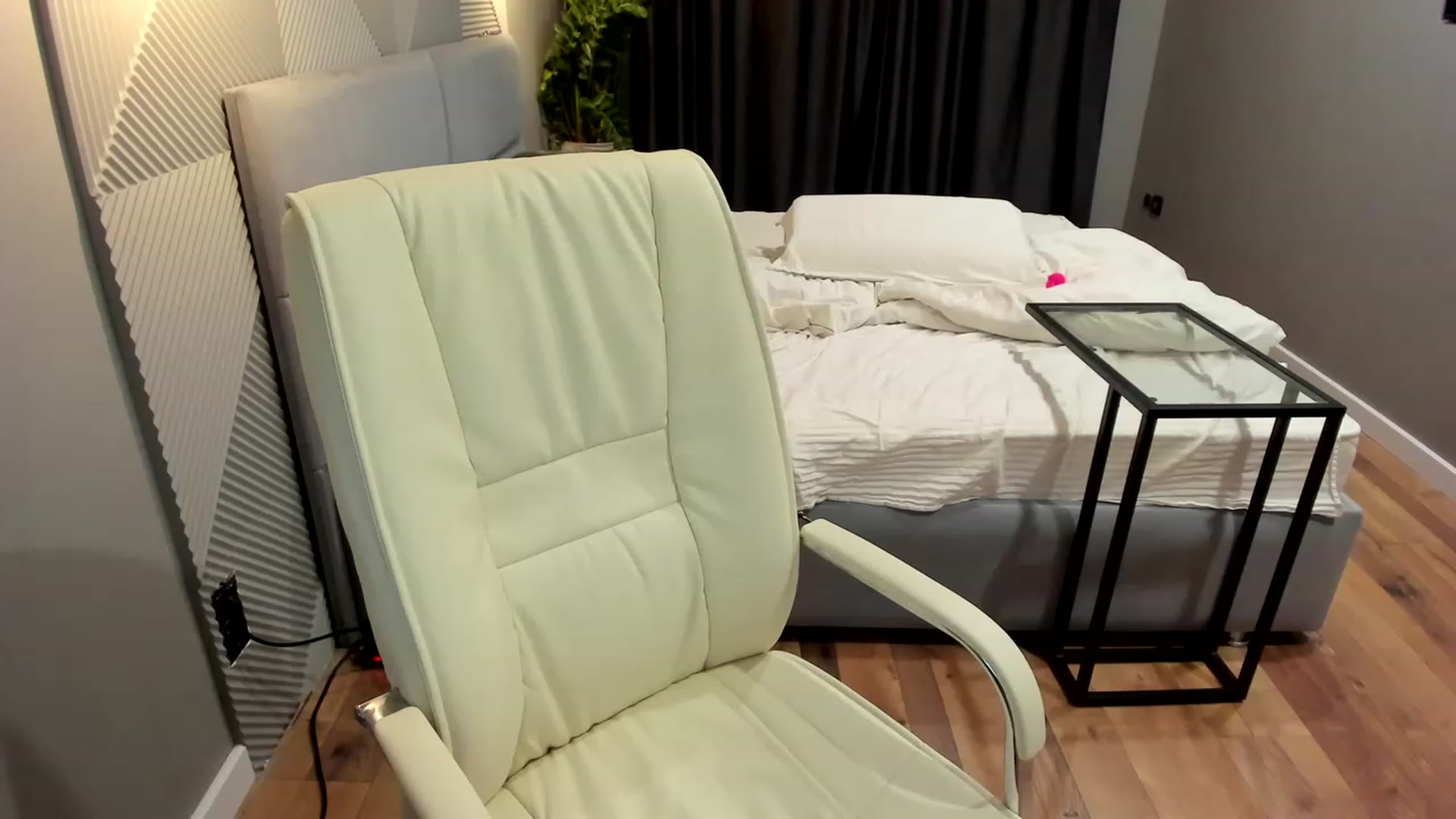 Gallery image thumbnail from AngryKat's myfreecams stream on, 05/02/2023, 20:40 image 1 of 20