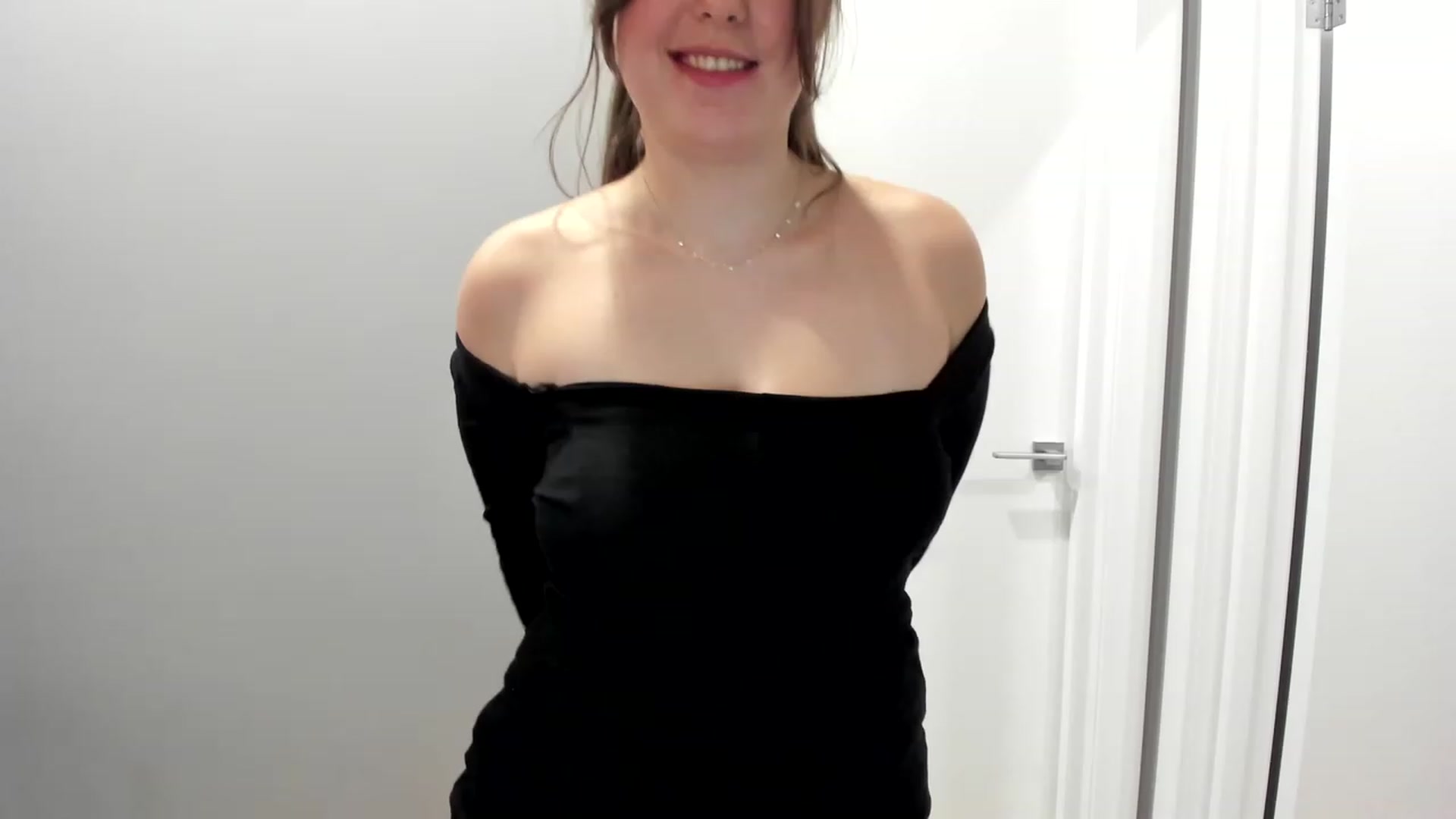 Gallery image thumbnail from AngryKat's myfreecams stream on, 05/04/2023, 21:10 image 13 of 20