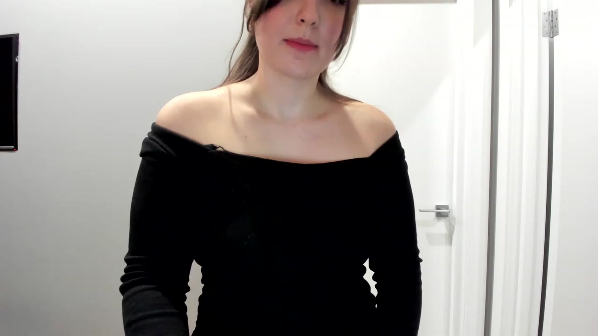 Gallery image thumbnail from AngryKat's myfreecams stream on, 05/04/2023, 21:10 image 9 of 20