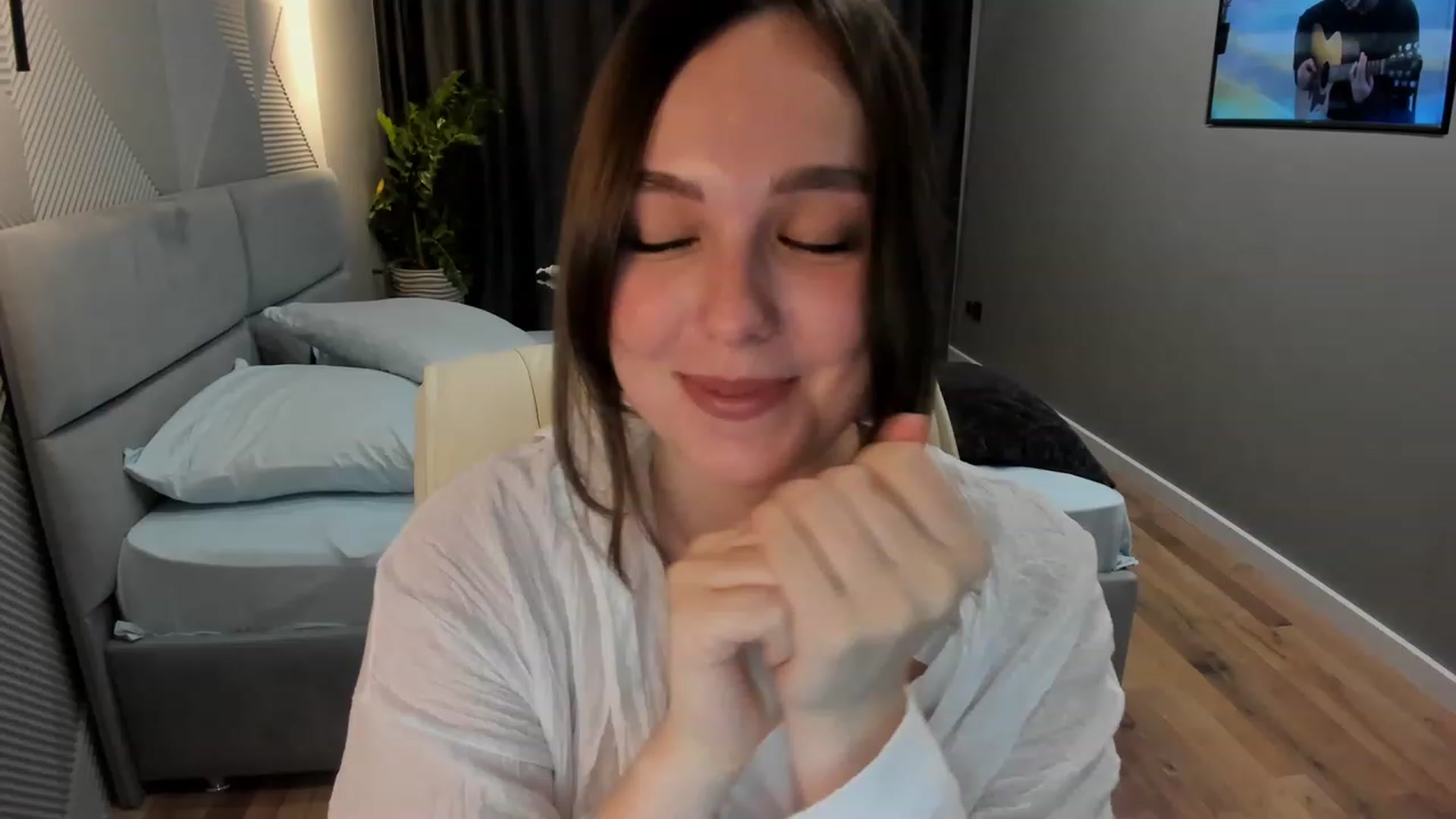 Gallery image thumbnail from AngryKat's myfreecams stream on, 06/10/2023, 22:20 image 13 of 20