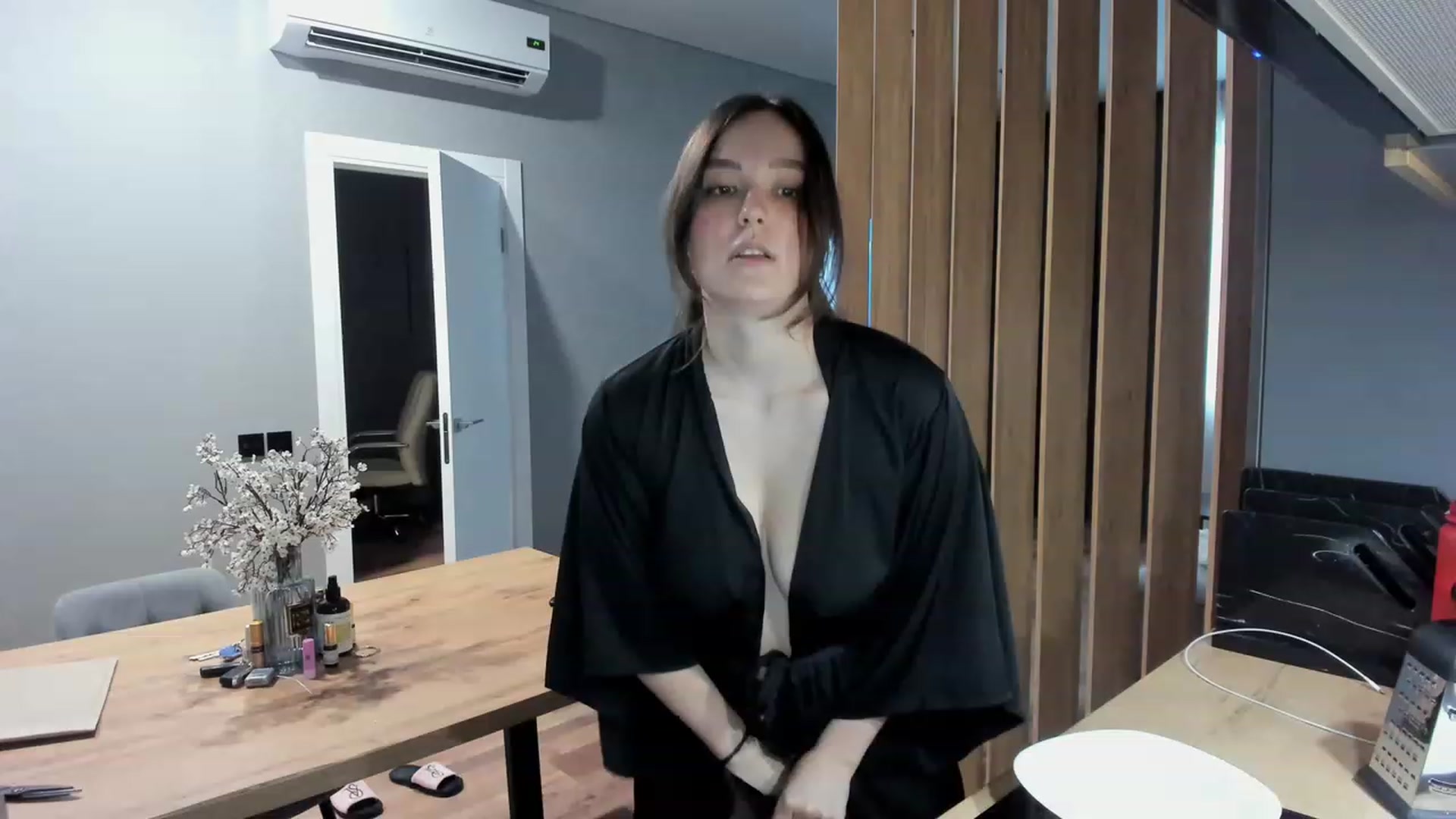 Gallery image thumbnail from AngryKat's myfreecams stream on, 06/11/2023, 16:50 image 7 of 20