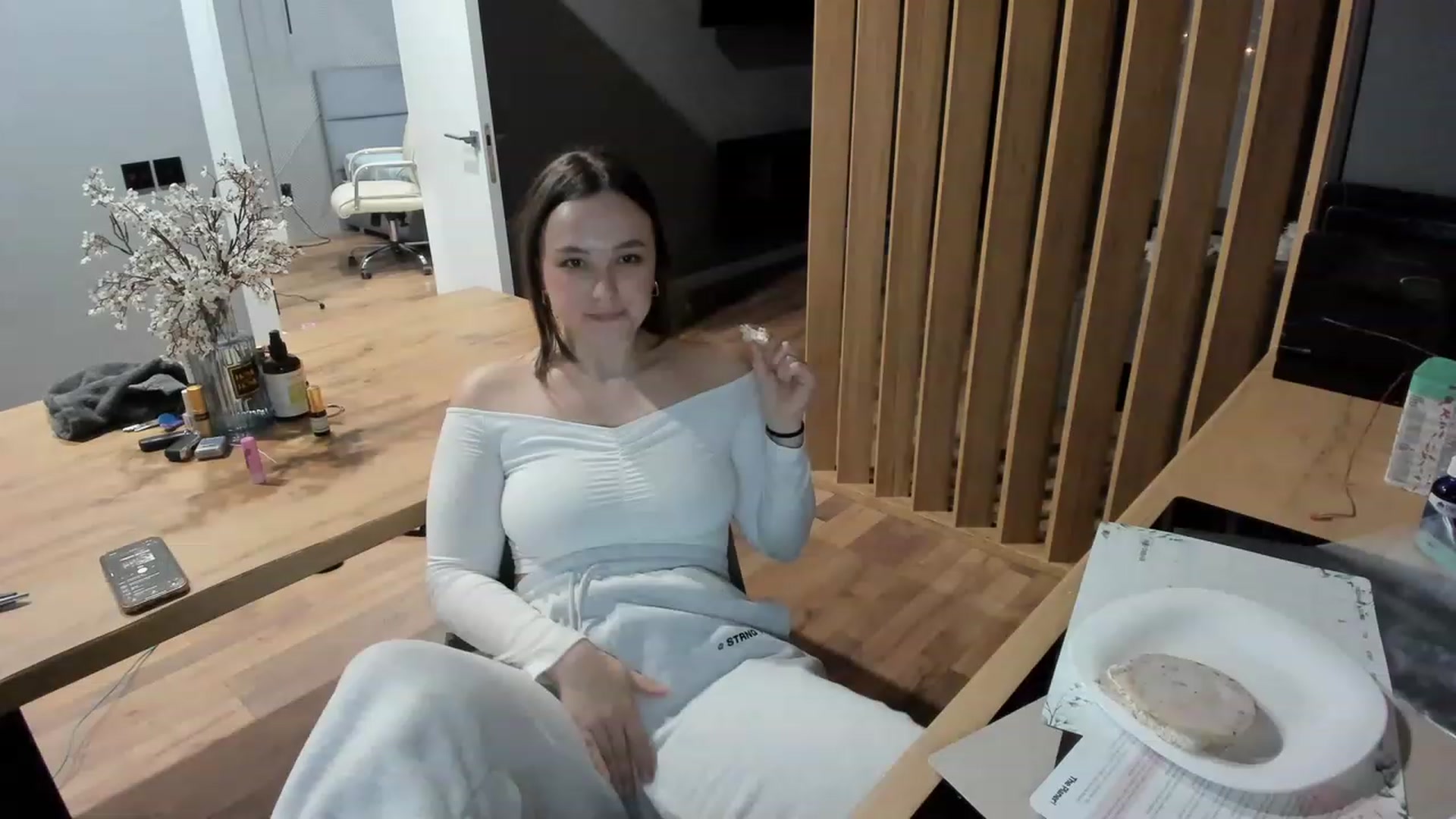 Gallery image thumbnail from AngryKat's myfreecams stream on, 06/11/2023, 19:54 image 19 of 20