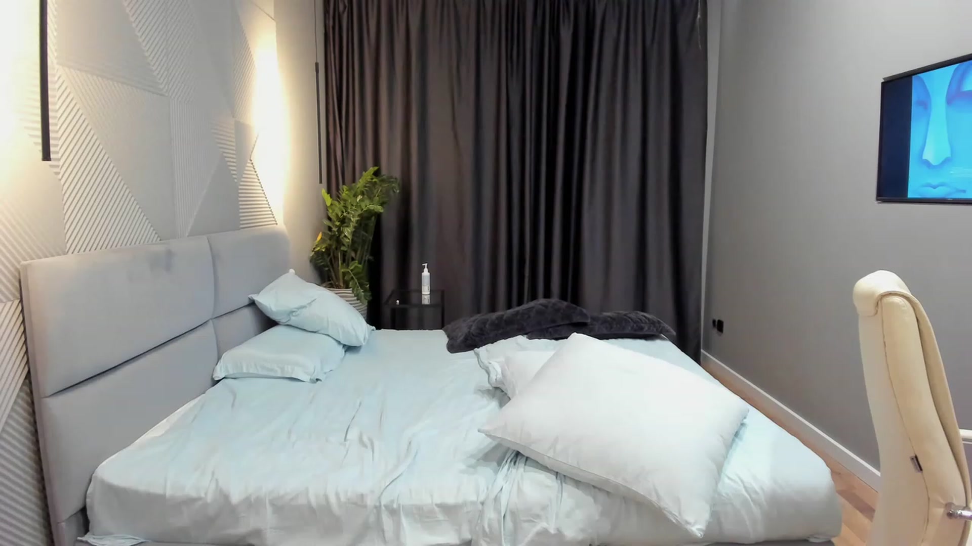 Gallery image thumbnail from AngryKat's myfreecams stream on, 06/11/2023, 19:54 image 12 of 20