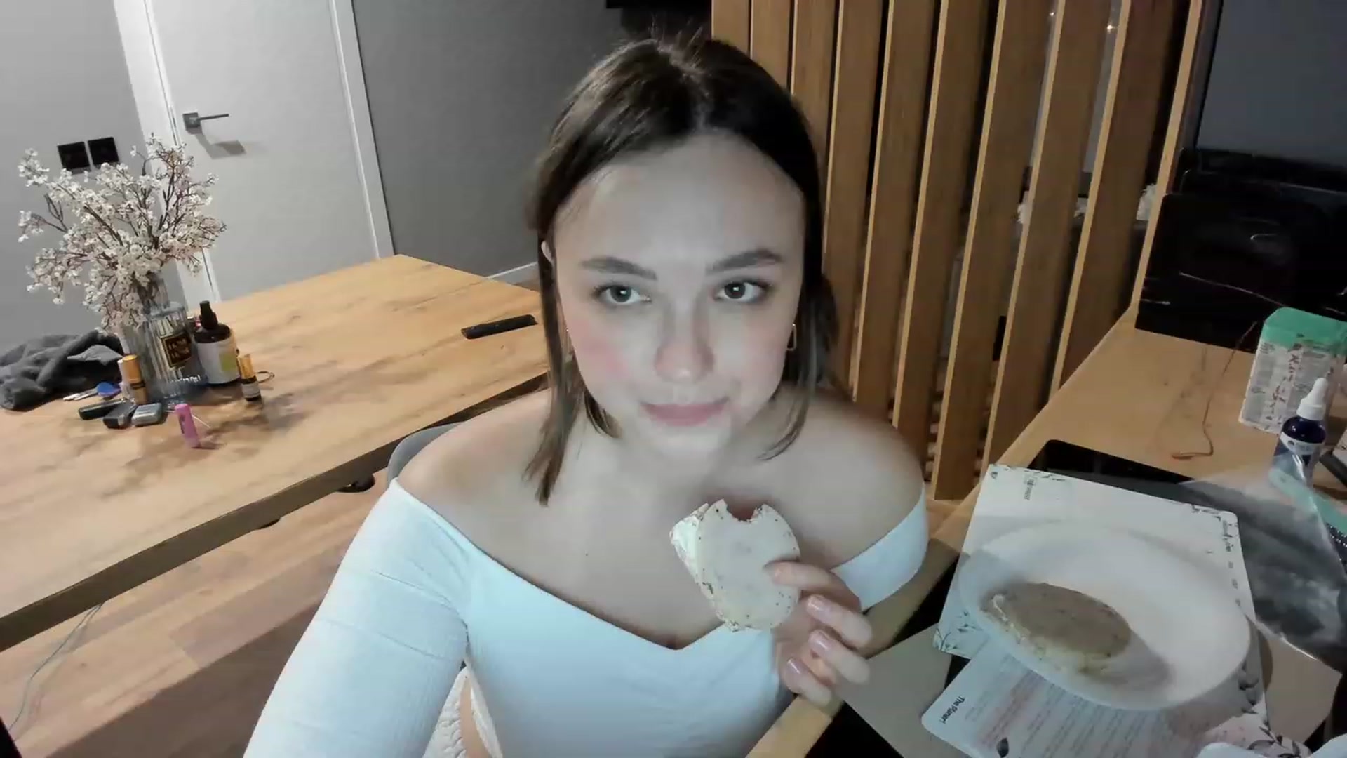 Gallery image thumbnail from AngryKat's myfreecams stream on, 06/11/2023, 19:54 image 17 of 20