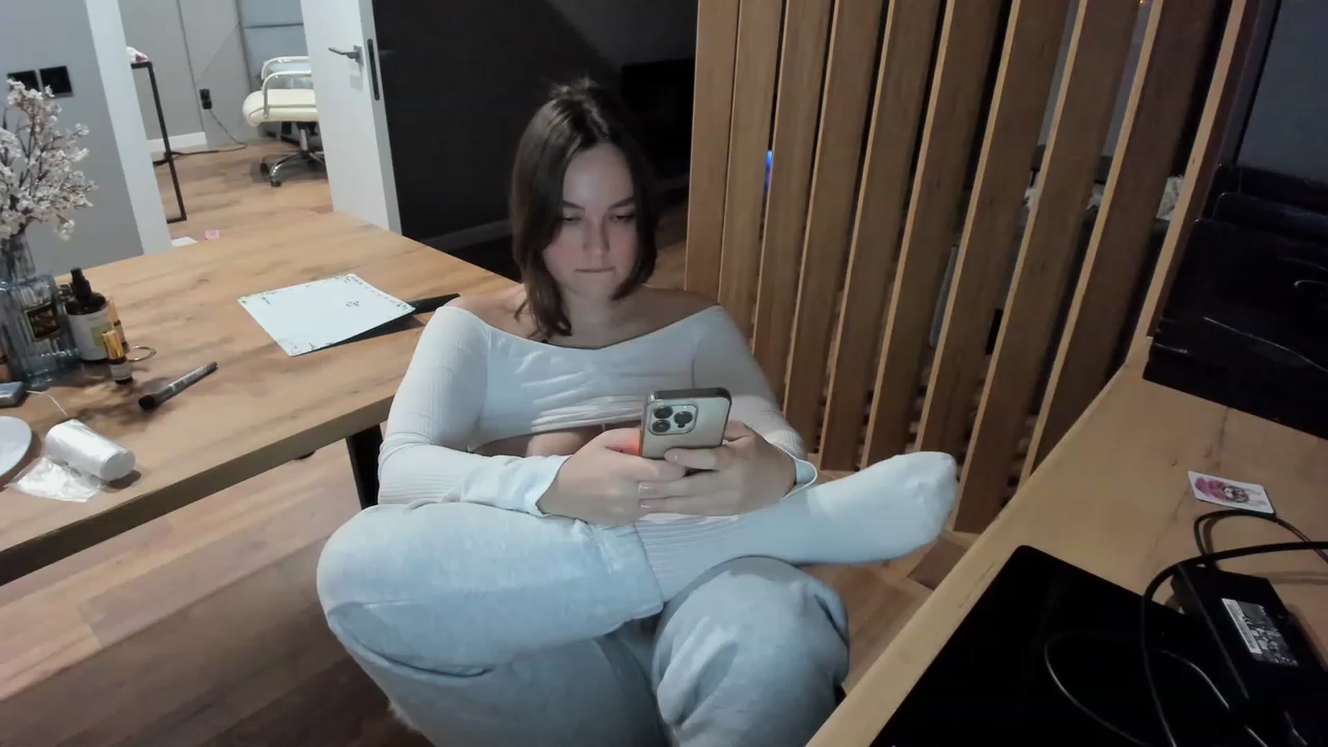 Gallery image thumbnail from AngryKat's myfreecams stream on, 06/11/2023, 21:47 image 12 of 20