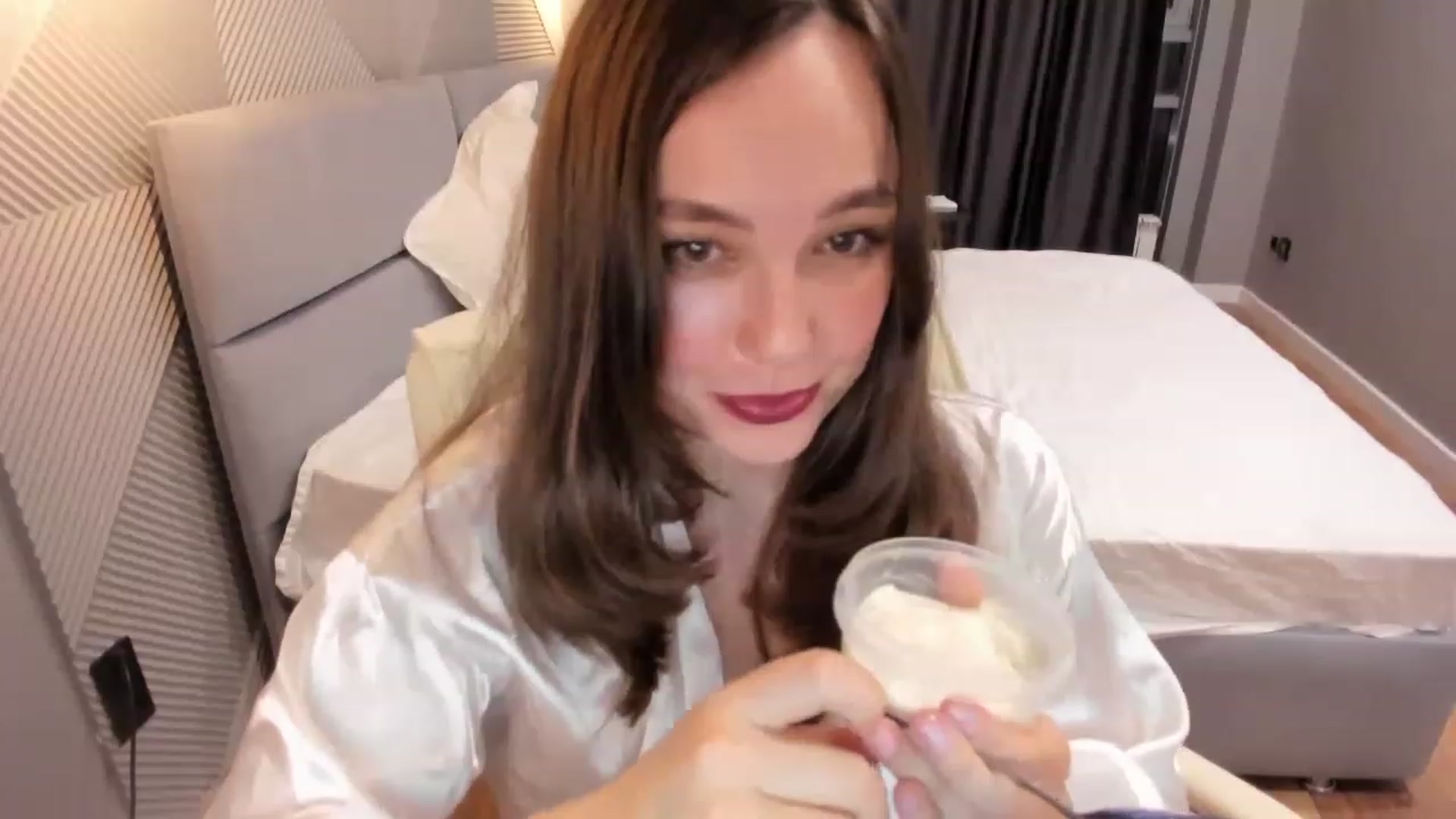 Gallery image thumbnail from AngryKat's myfreecams stream on, 07/06/2023, 18:27 image 17 of 20