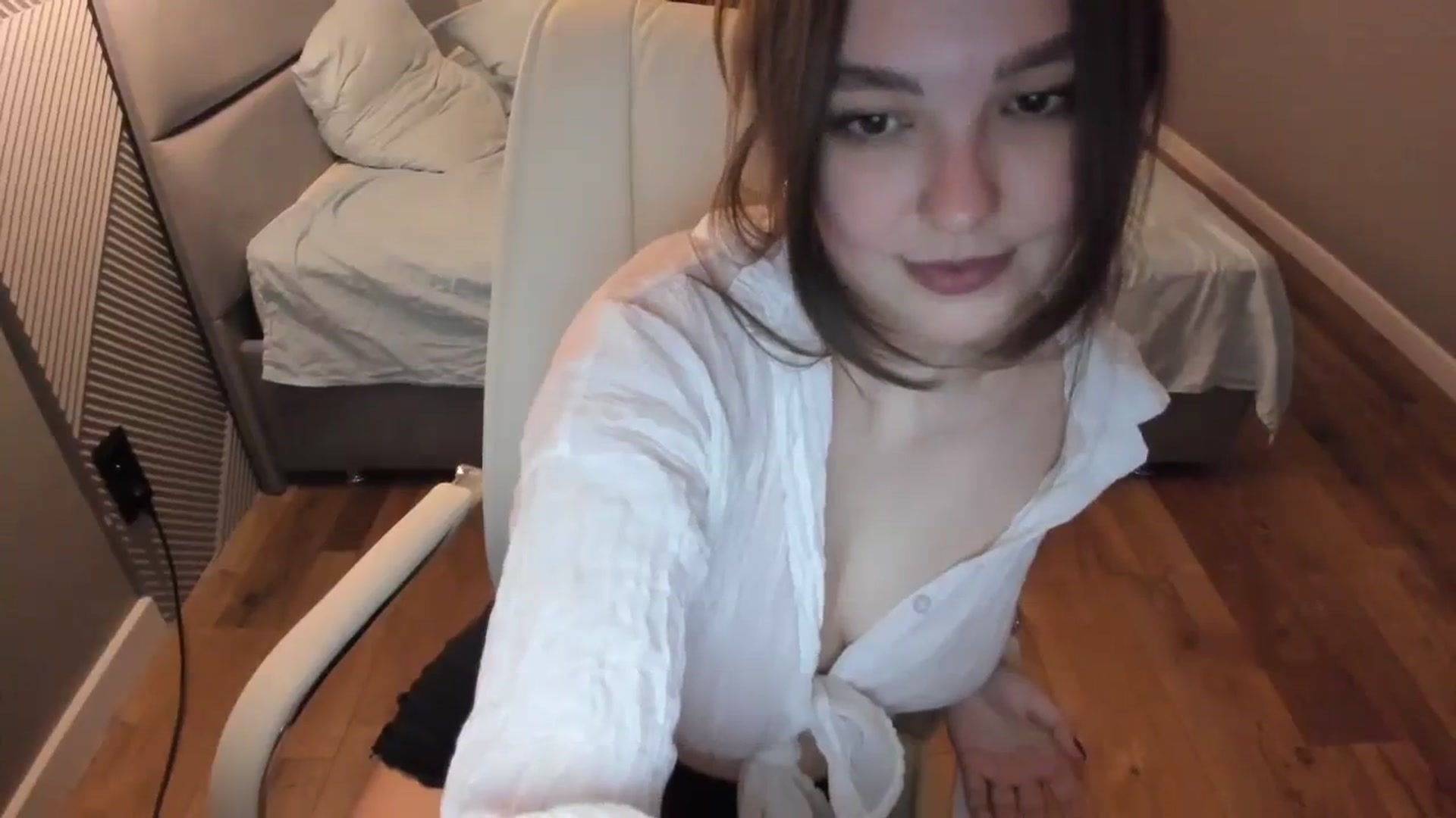 Gallery image thumbnail from AngryKat's myfreecams stream on, 10/10/2023, 19:08 image 2 of 20