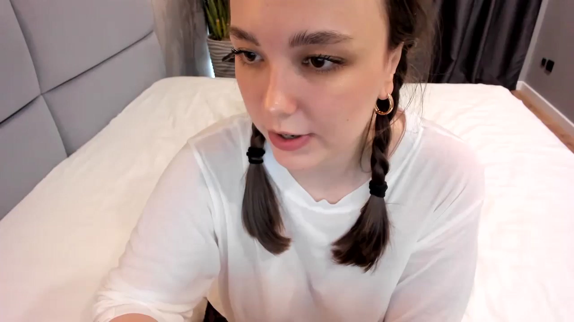 Gallery image thumbnail from AngryKat's myfreecams stream on, 06/24/2024, 13:48 image 12 of 20