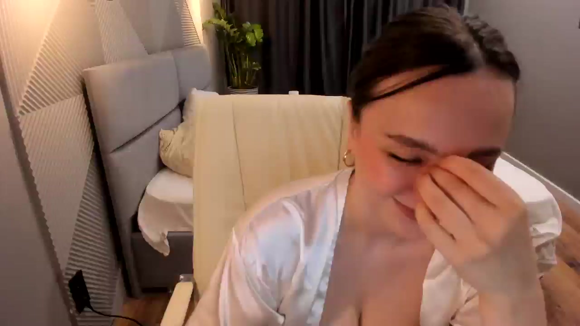 Gallery image thumbnail from AngryKat's myfreecams stream on, 06/26/2024, 17:45 image 18 of 20