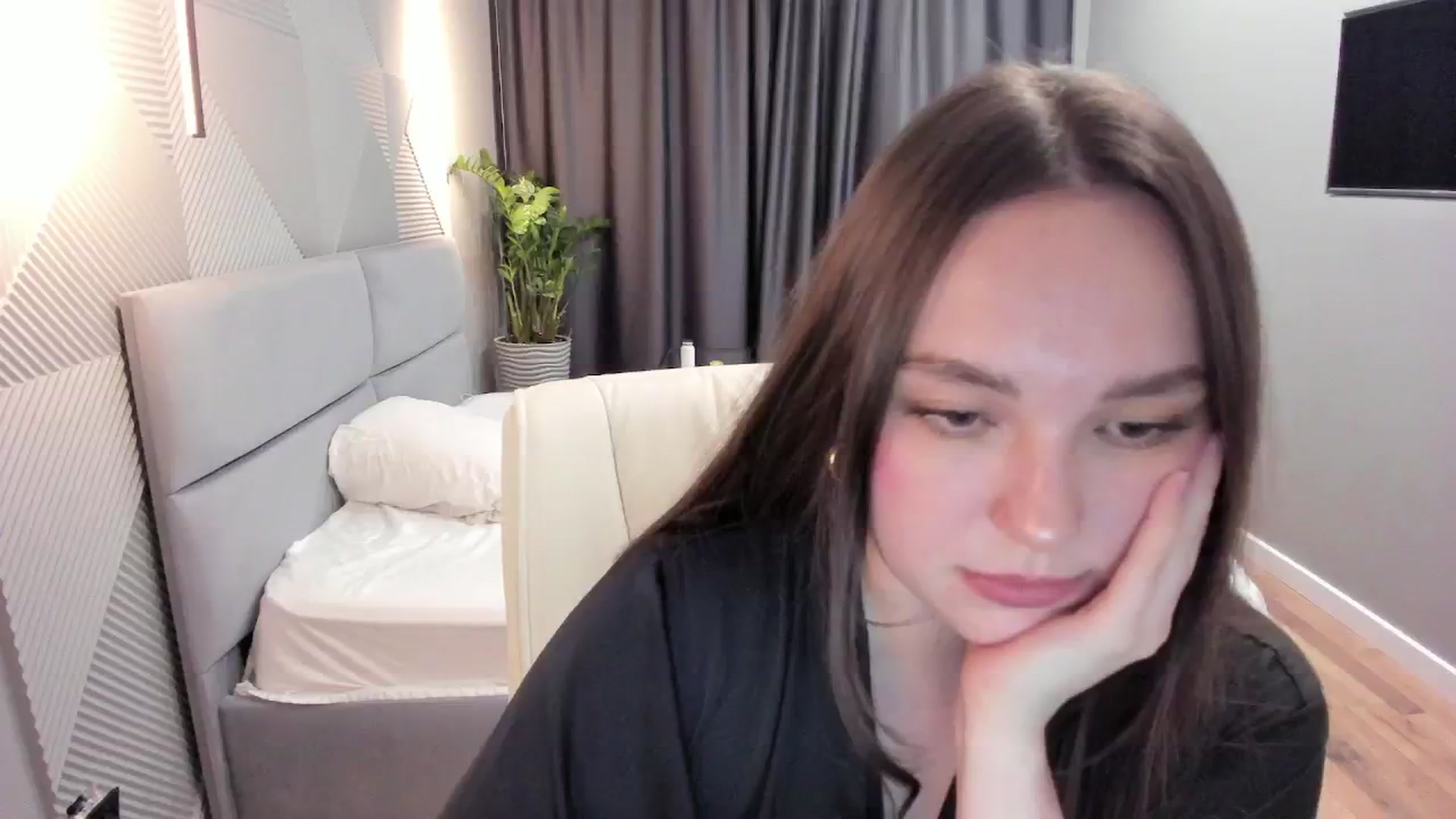 Gallery image thumbnail from AngryKat's myfreecams stream on, 08/01/2024, 19:26 image 5 of 20