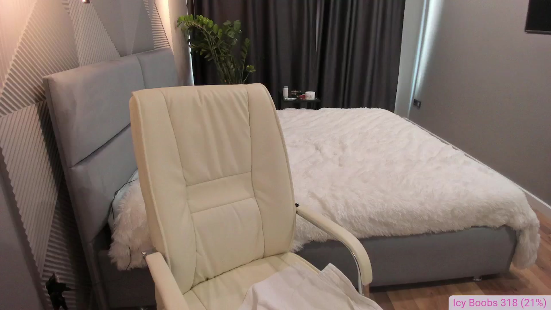 Gallery image thumbnail from AngryKat's myfreecams stream on, 10/15/2024, 07:46 image 10 of 20