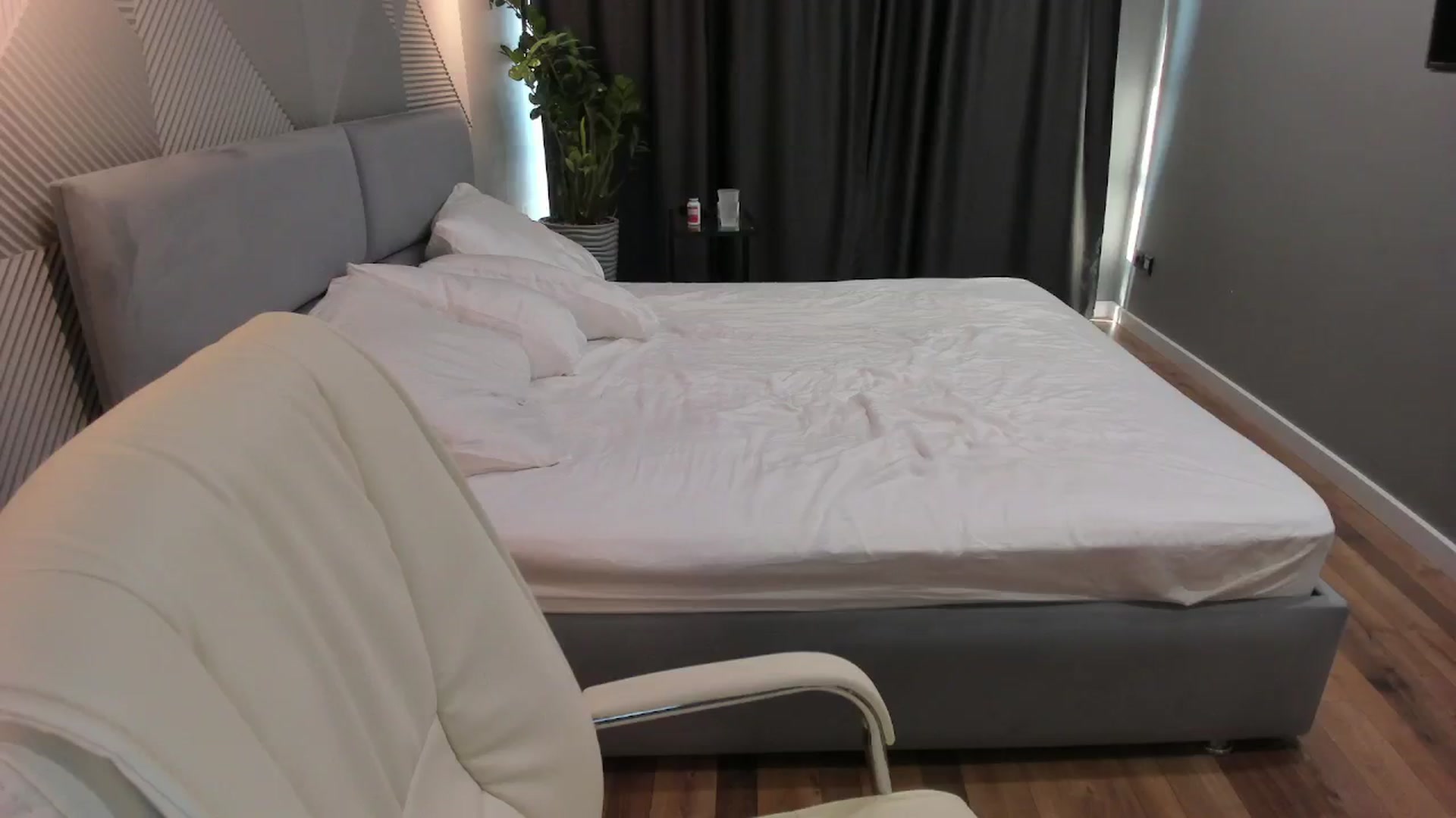 Gallery image thumbnail from AngryKat's myfreecams stream on, 10/24/2024, 04:58 image 11 of 20