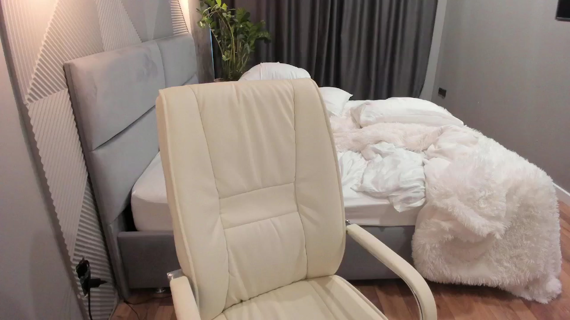 Gallery image thumbnail from AngryKat's myfreecams stream on, 11/27/2024, 04:58 image 19 of 20
